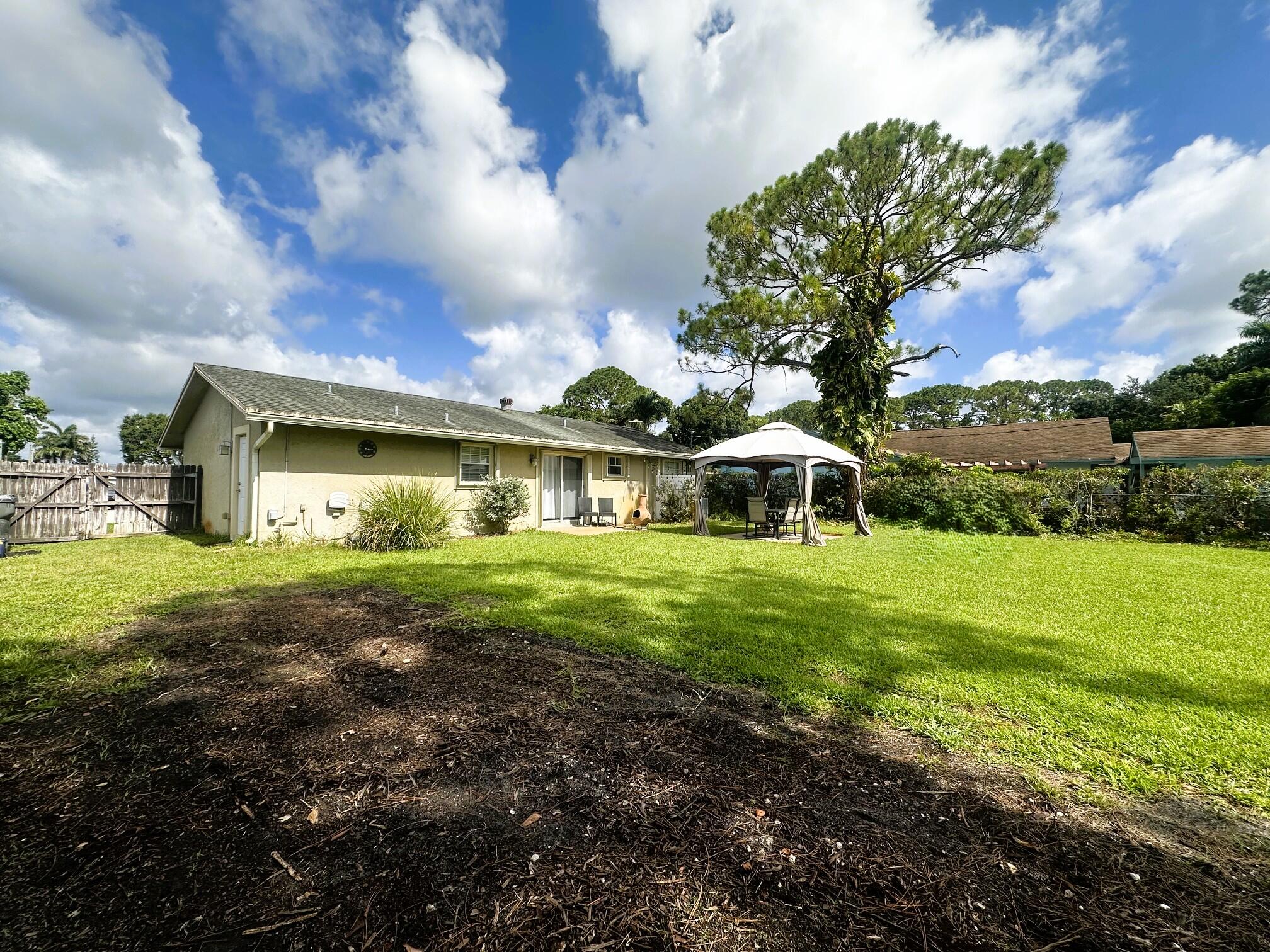 PALM BEACH FARMS CO 3 - Residential Lease