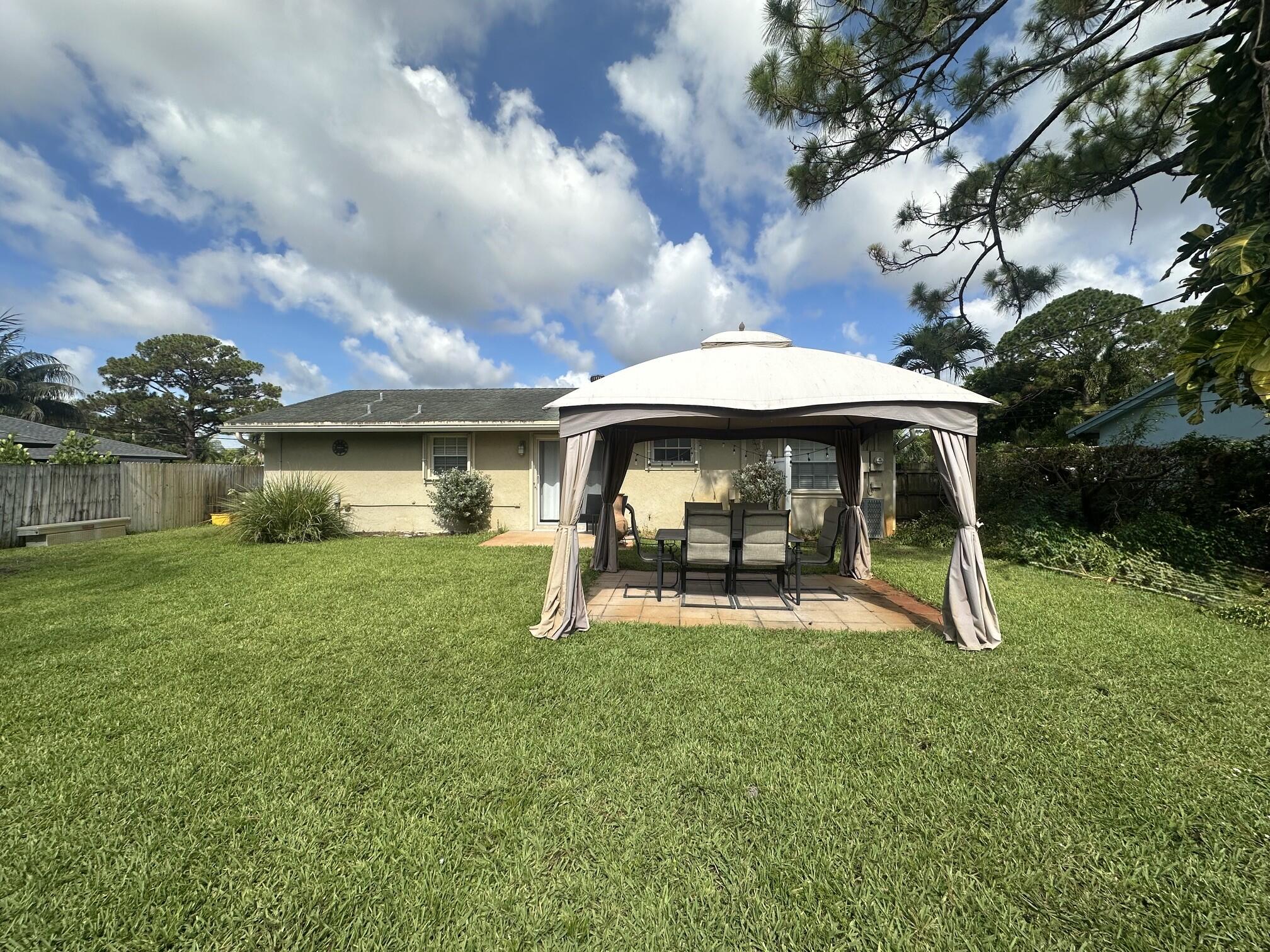 PALM BEACH FARMS CO 3 - Residential Lease