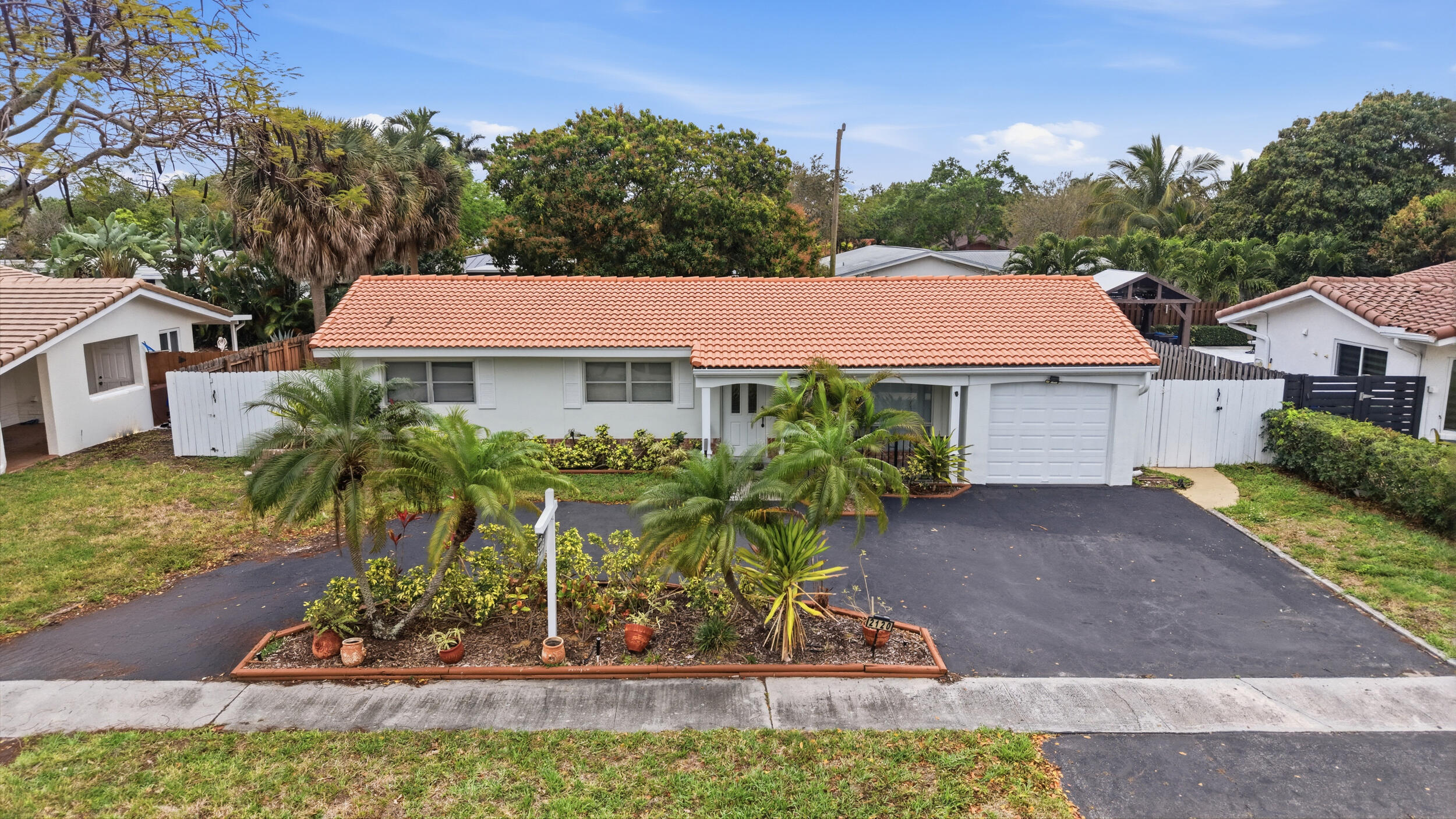IMPERIAL POINT 1 - Residential Lease
