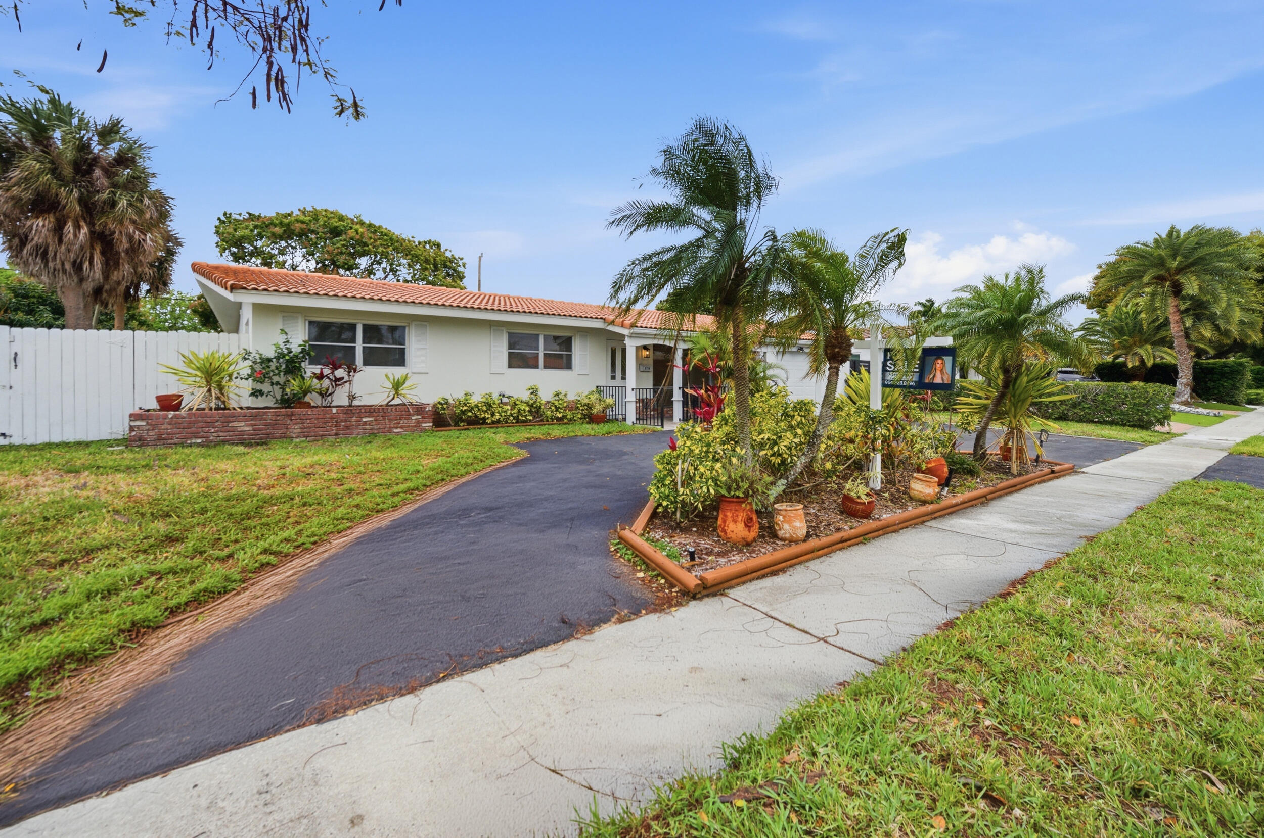 IMPERIAL POINT 1 - Residential Lease