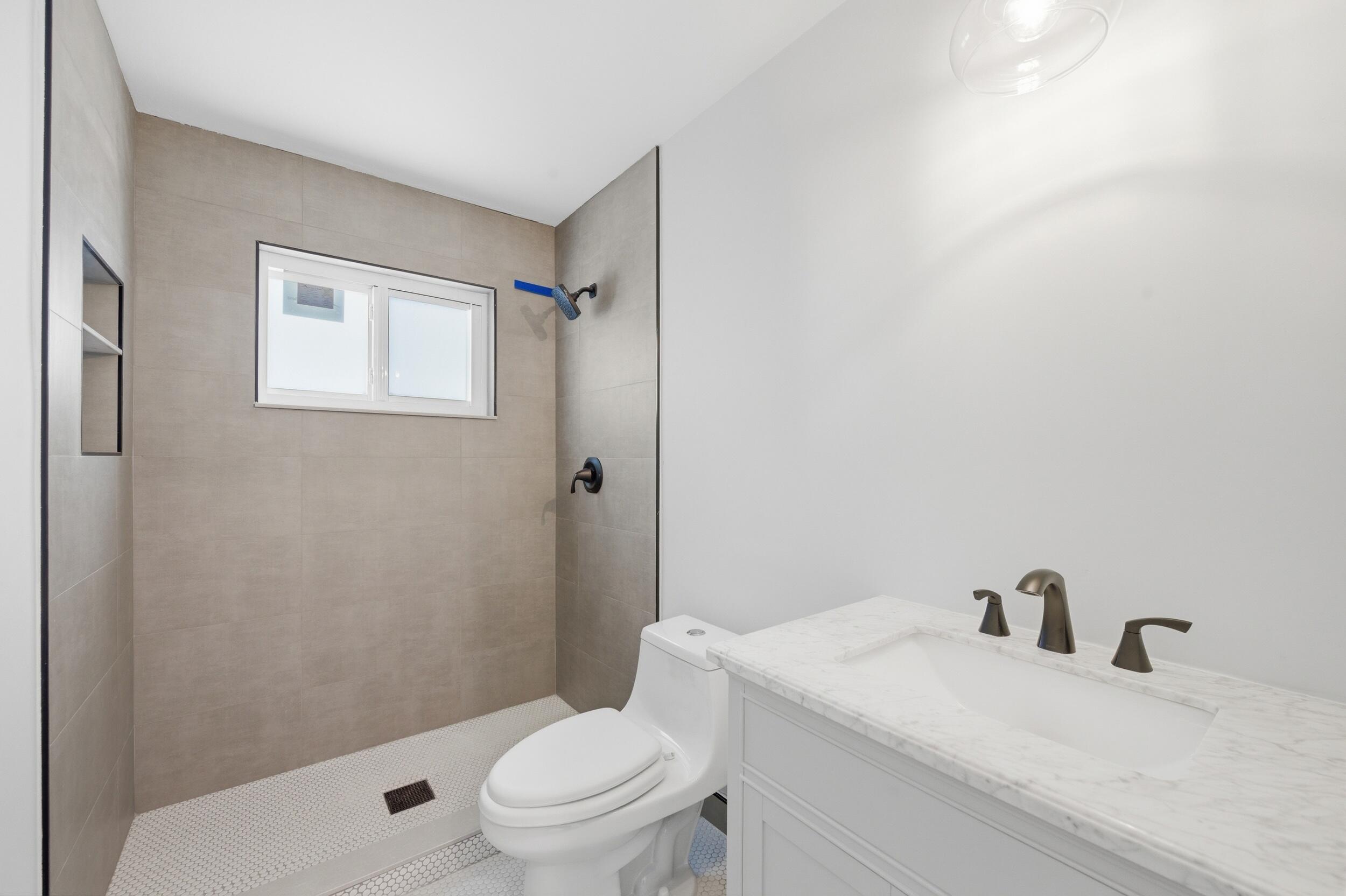 IMPERIAL POINT 1 - Residential Lease