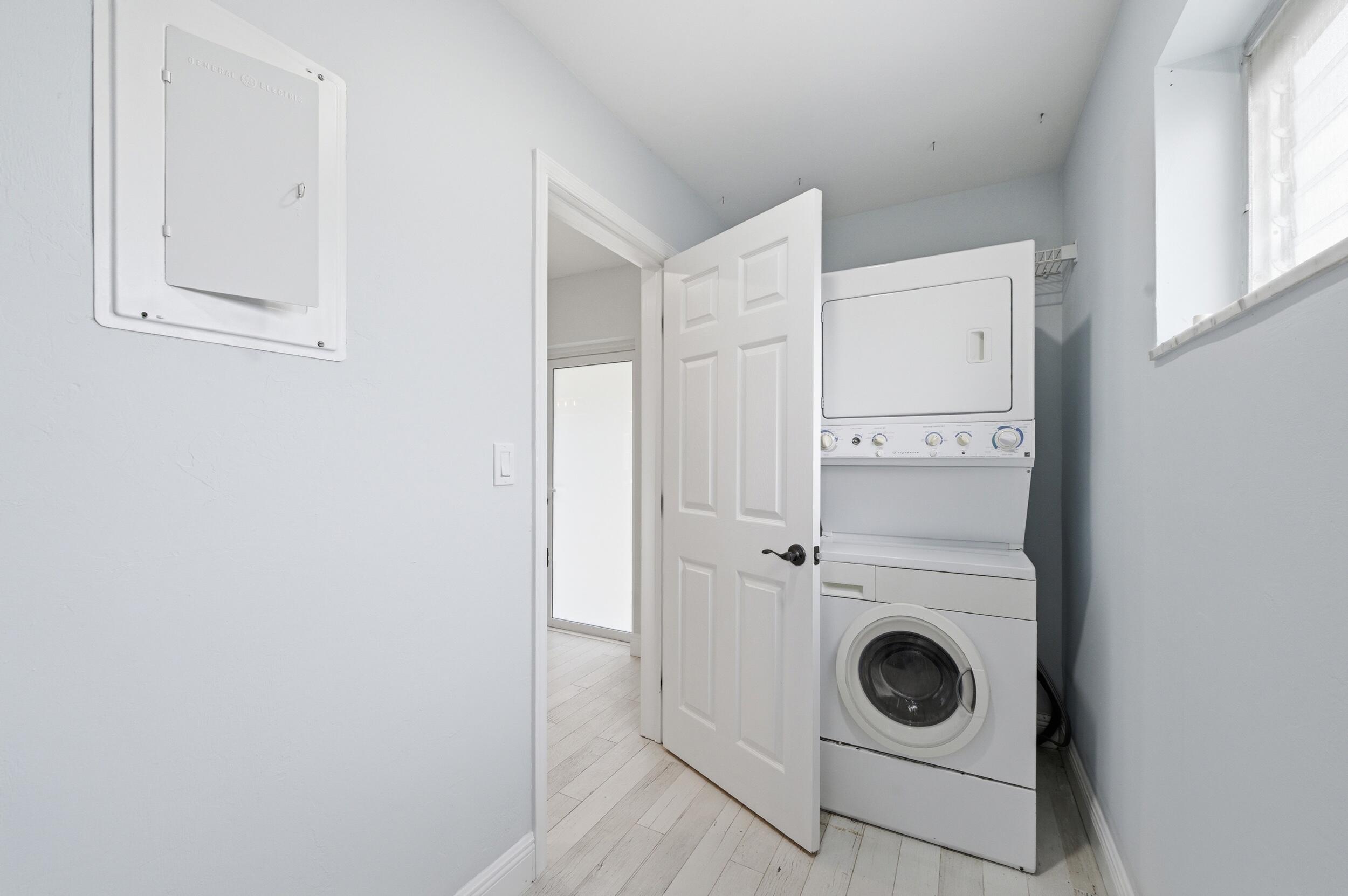 IMPERIAL POINT 1 - Residential Lease