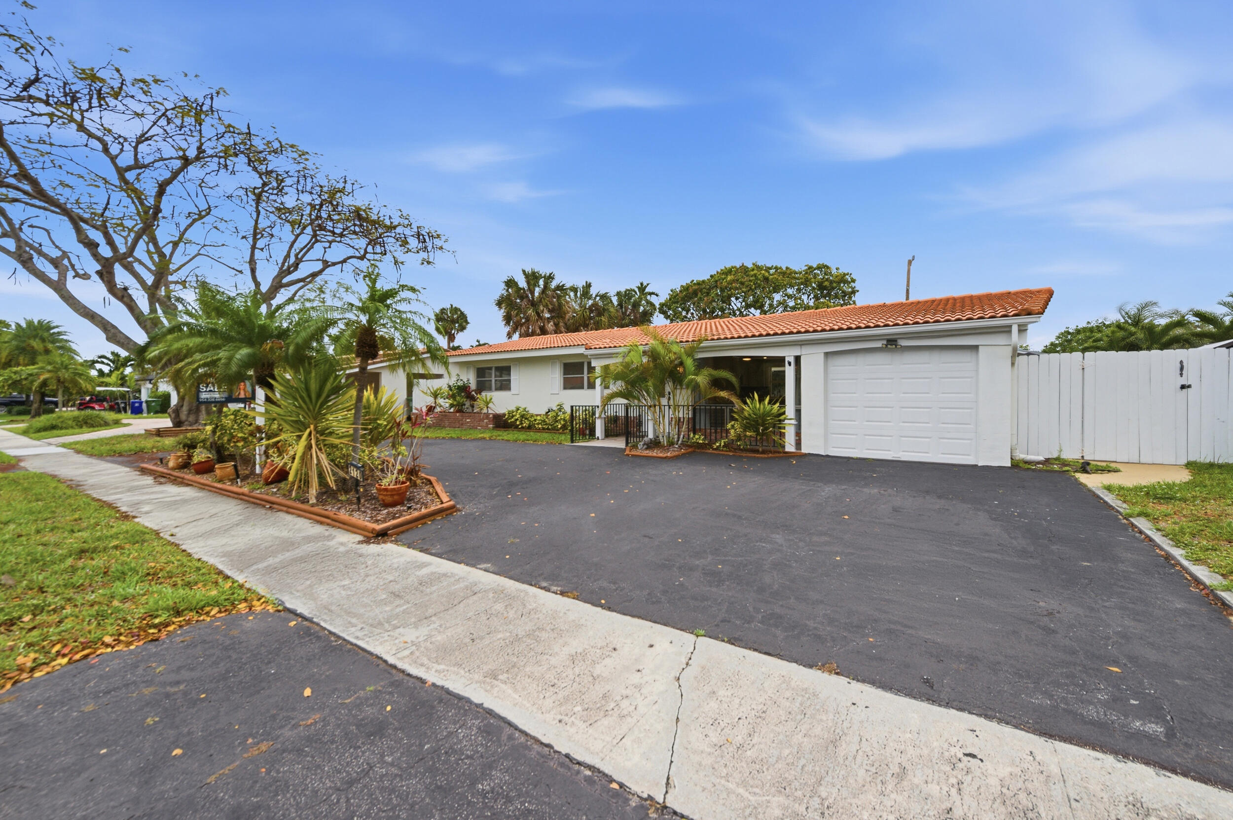 IMPERIAL POINT 1 - Residential Lease