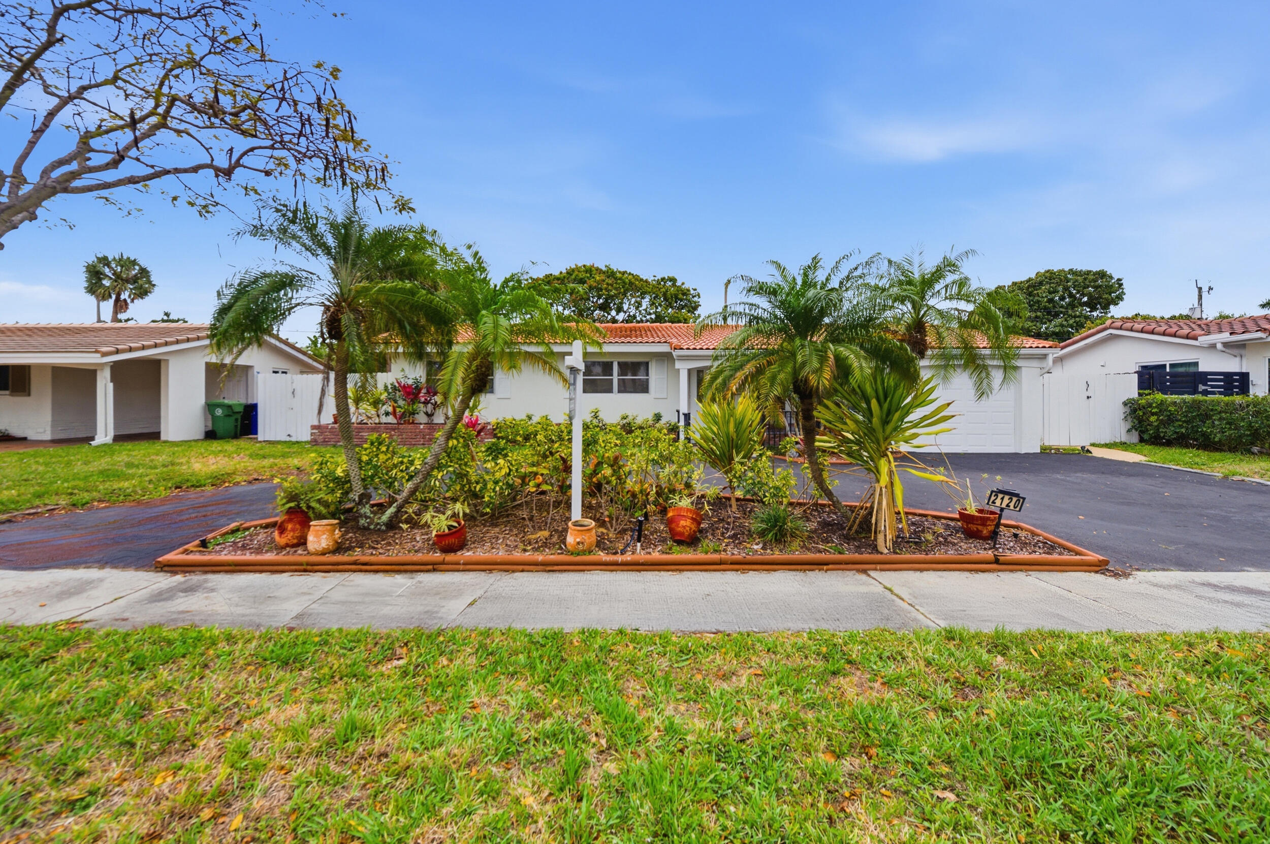 IMPERIAL POINT 1 - Residential Lease