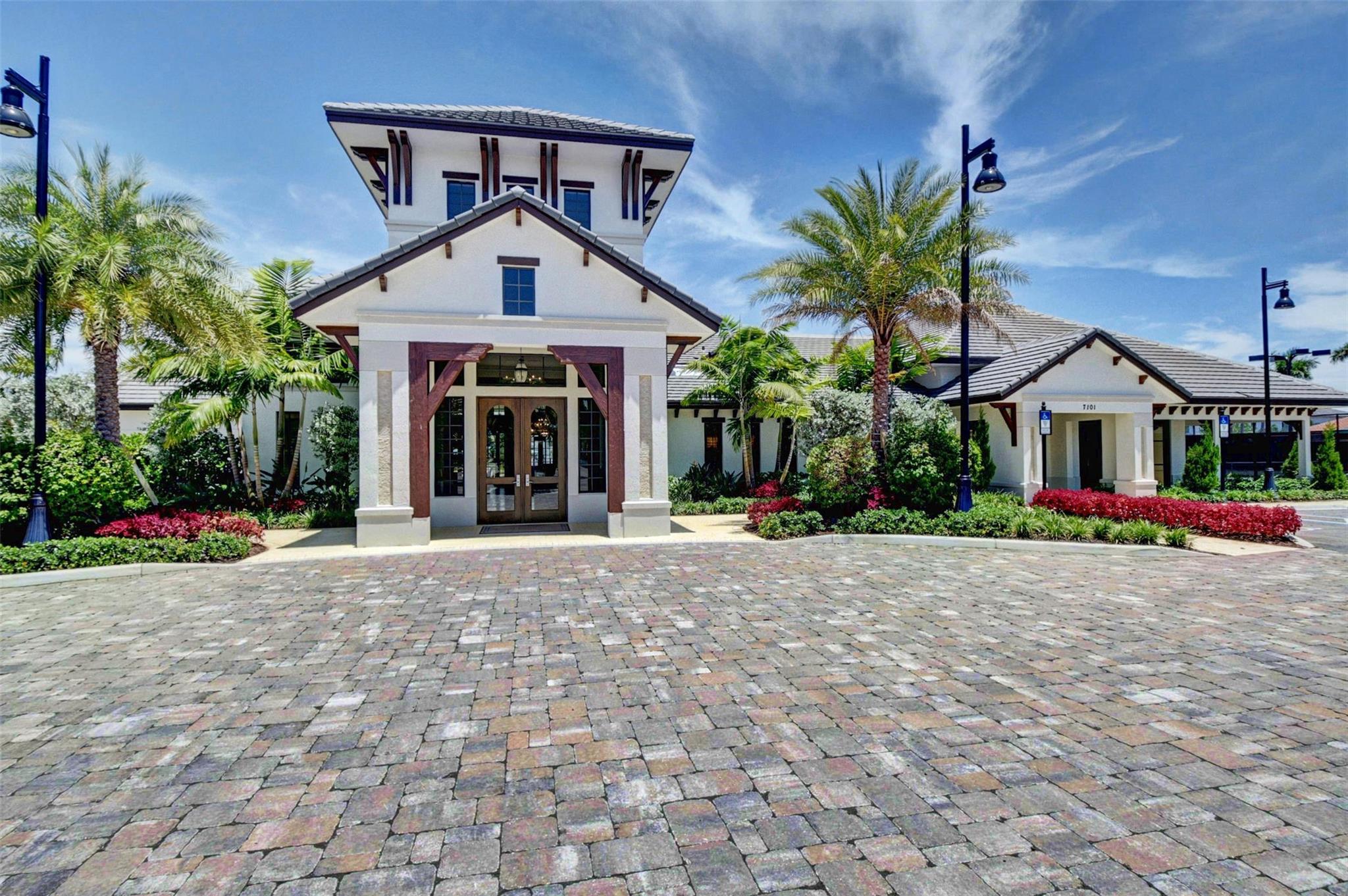 ROYAL PALM POLO - Residential