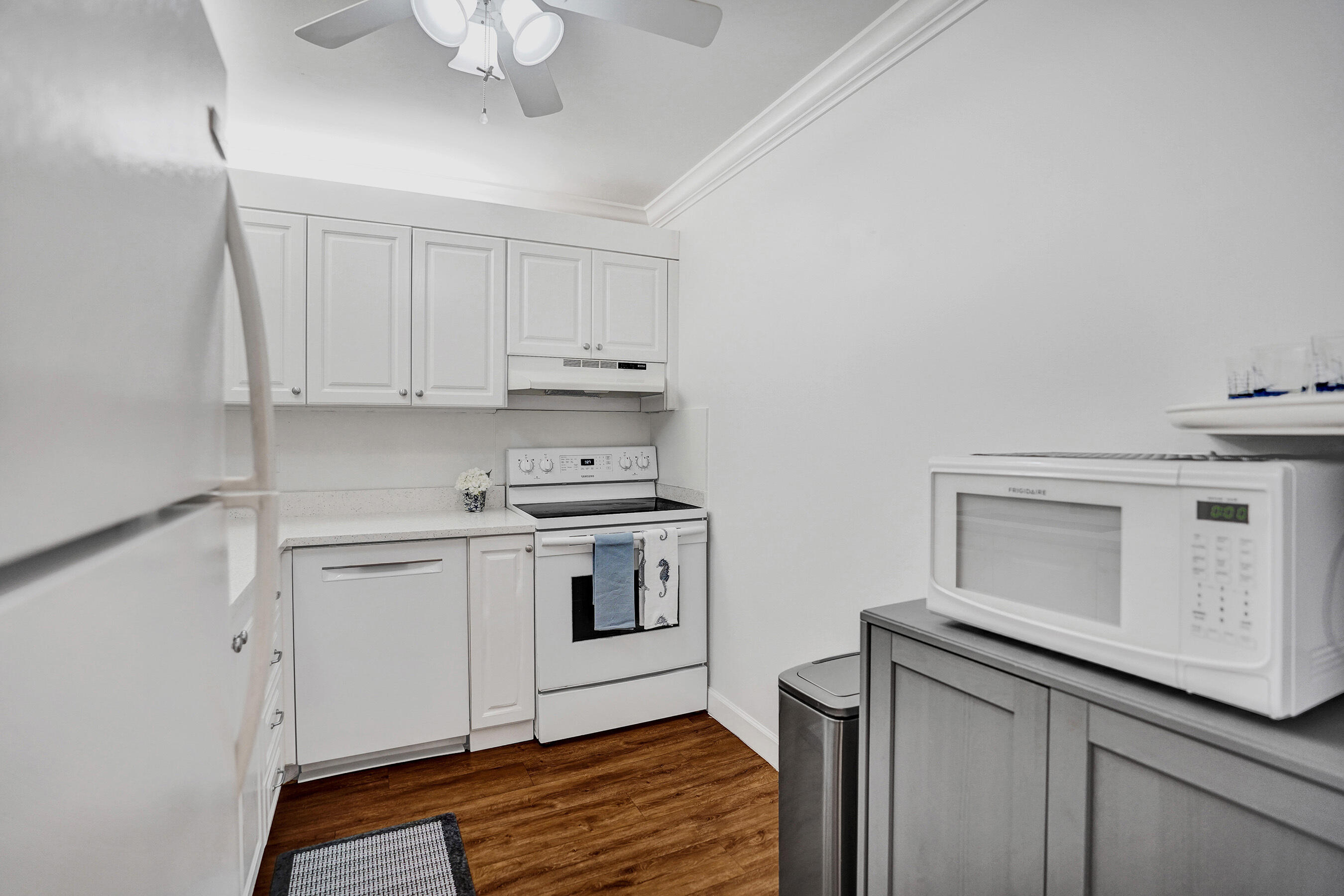 BAY COLONY CLUB CONDO - Residential Lease