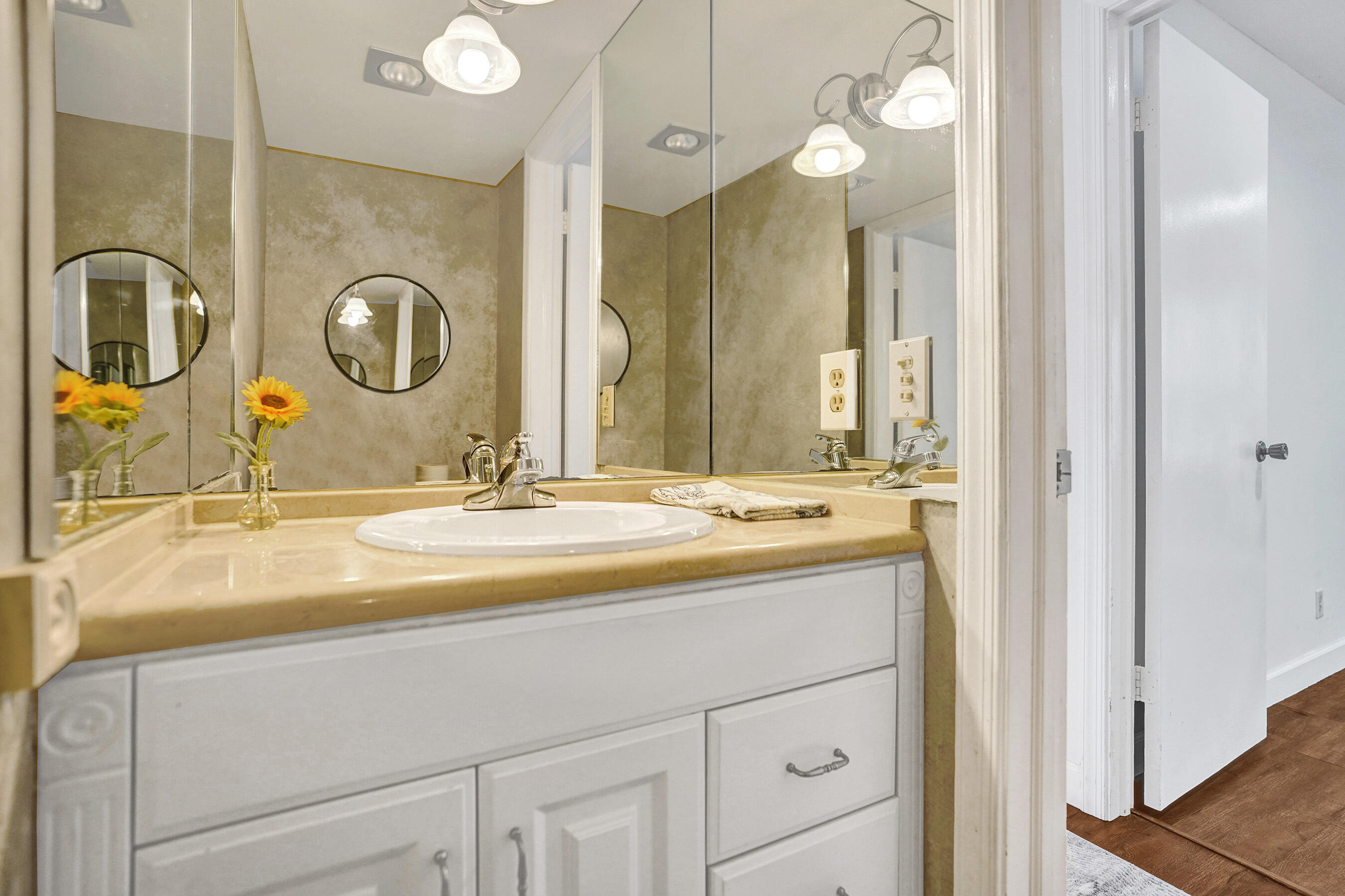 BAY COLONY CLUB CONDO - Residential Lease