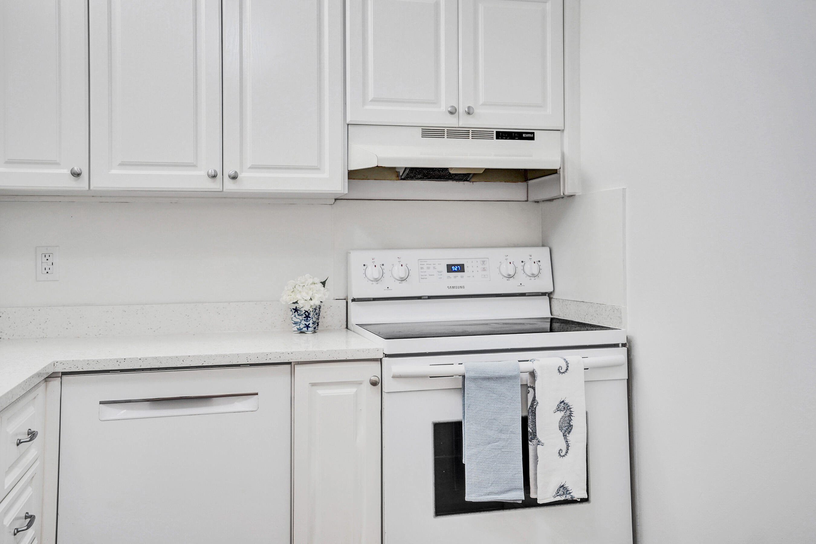 BAY COLONY CLUB CONDO - Residential Lease