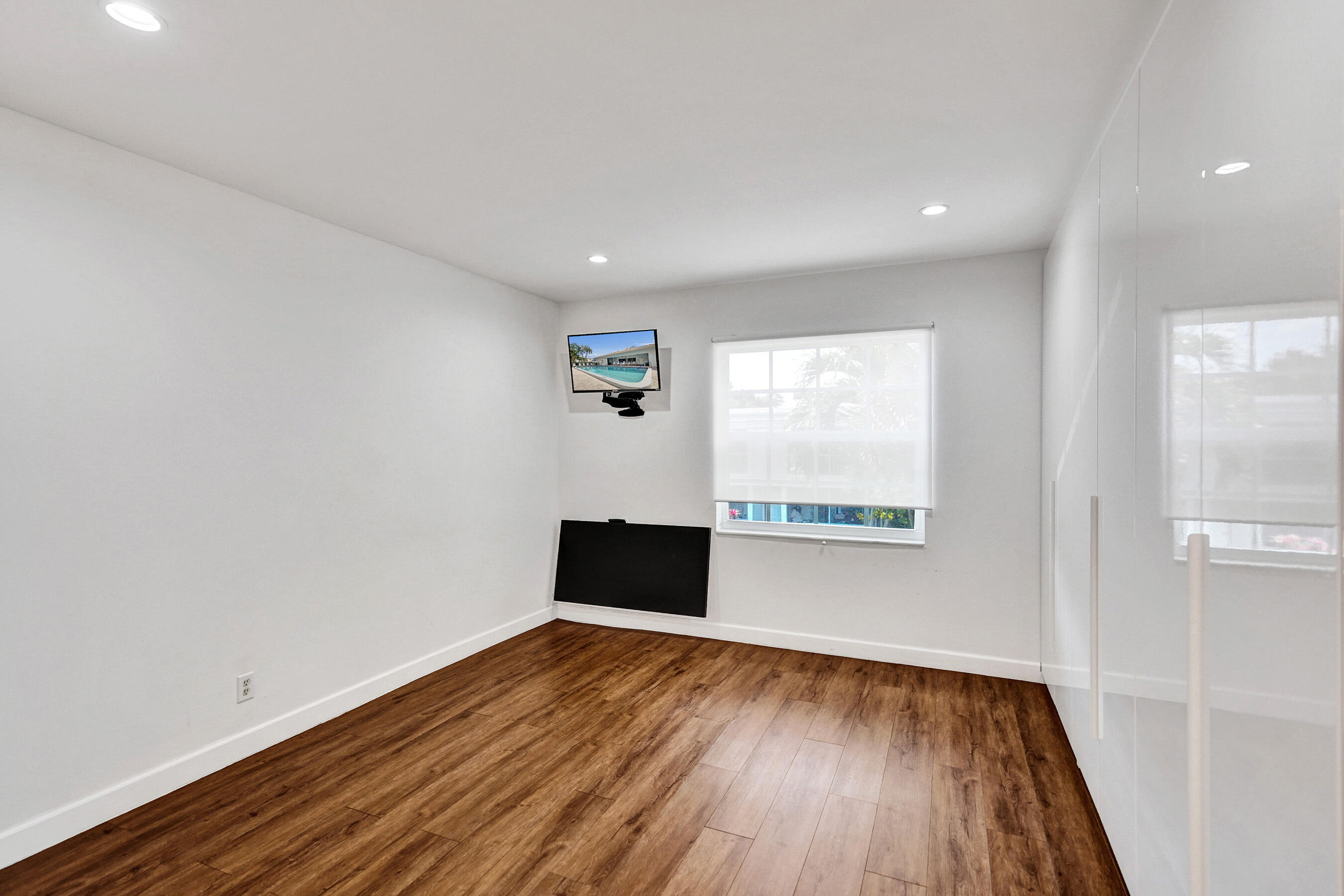 BAY COLONY CLUB CONDO - Residential Lease