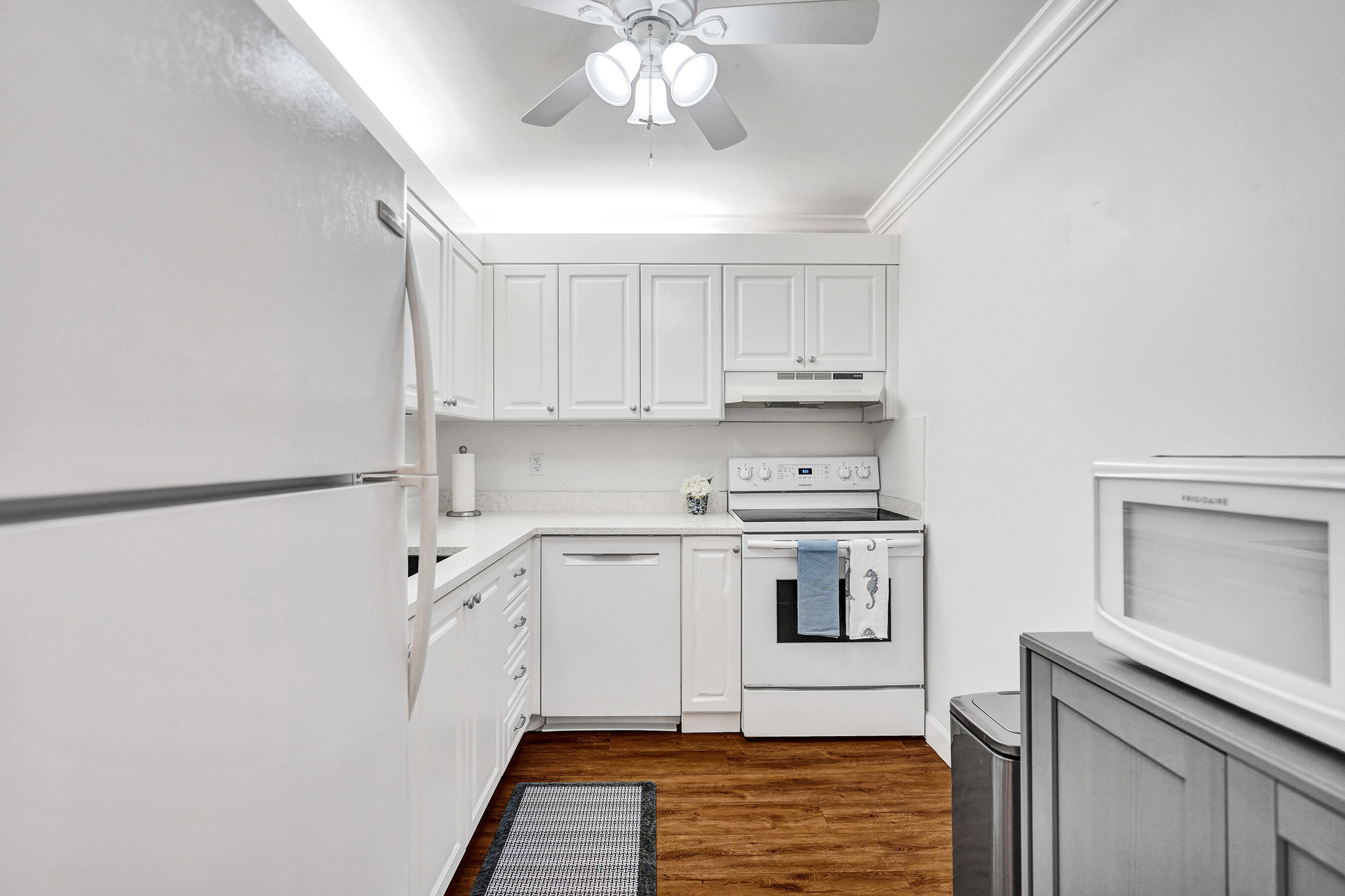 BAY COLONY CLUB CONDO - Residential Lease