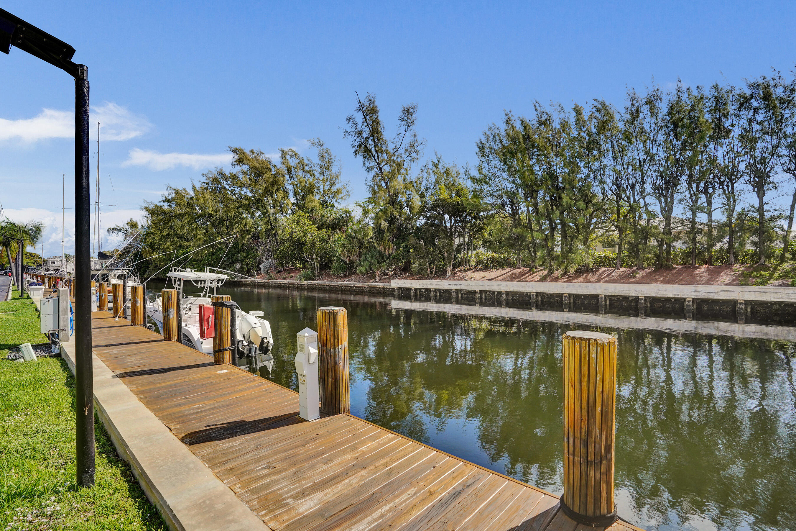 BAY COLONY CLUB CONDO - Residential Lease