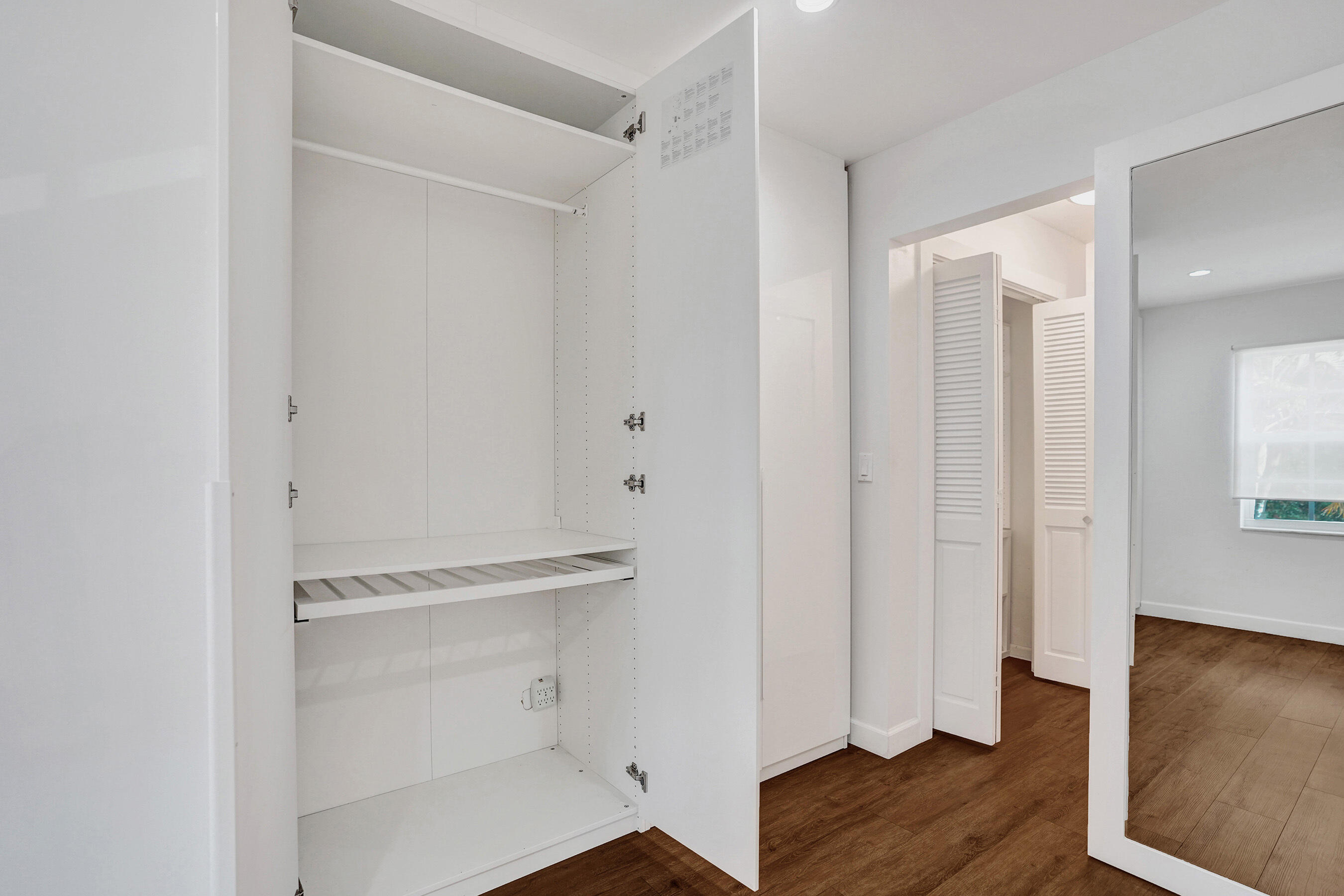 BAY COLONY CLUB CONDO - Residential Lease