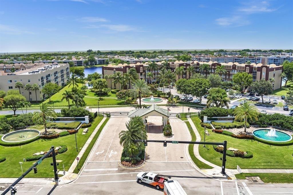 SOUTHAMPTON CONDOMINIUM J - Residential