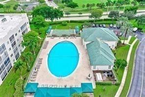 SOUTHAMPTON CONDOMINIUM J - Residential