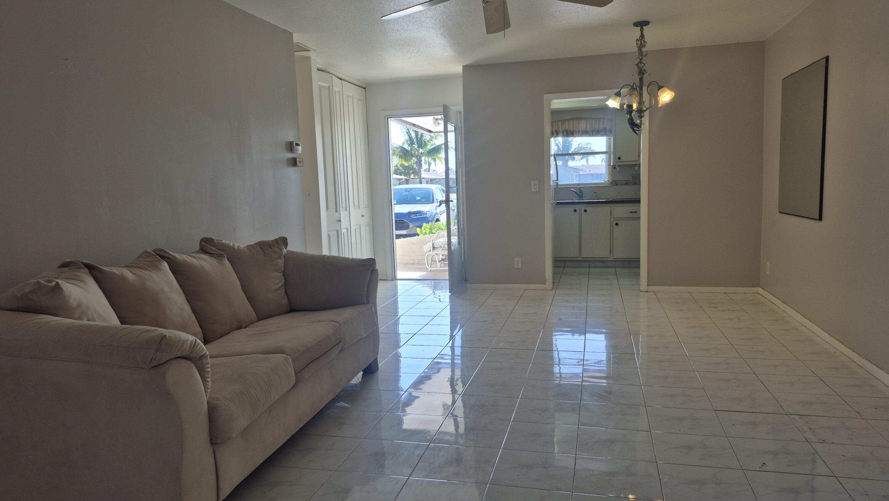CRESTHAVEN VILLAS 15 CONDO - Residential Lease