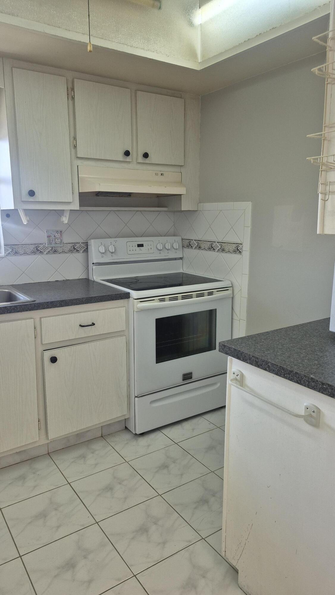 CRESTHAVEN VILLAS 15 CONDO - Residential Lease