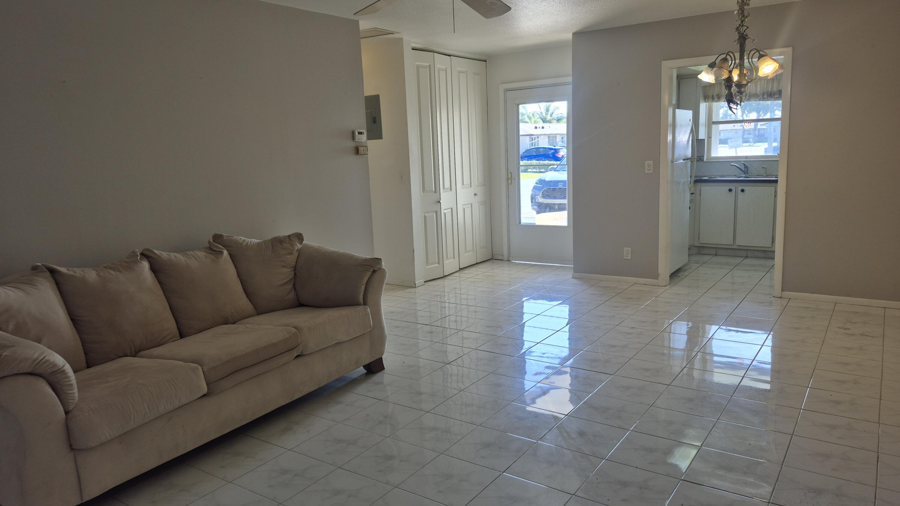 CRESTHAVEN VILLAS 15 CONDO - Residential Lease