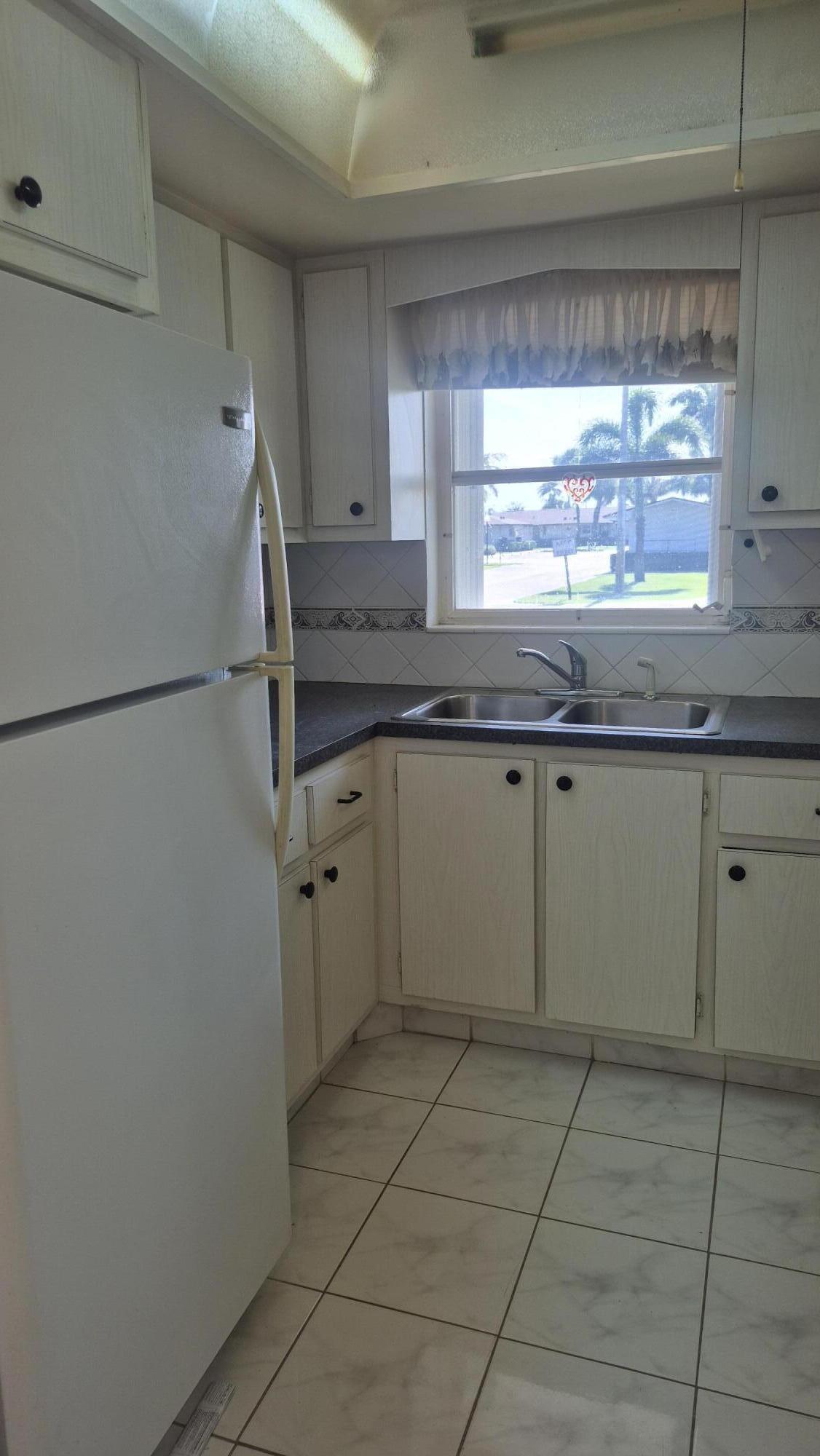 CRESTHAVEN VILLAS 15 CONDO - Residential Lease