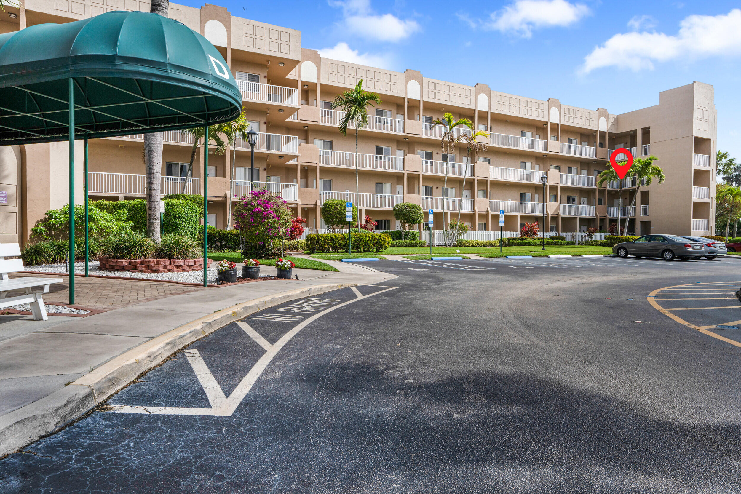 Southampton at Kings Point. Prestigious 55+ Community. Luxury awaits you in this huge 2/2 corner unit, freshly painted, gorgeous condo! Natural light floods thru-out the home, neutral tile, w/d, lots of closet space and built-ins too, even a murphy bed in the 2nd bedroom. Oversized kitchen w/ pantry and lots of cabinet space. Lovely, screened patio overlooking manicured, garden area. Designated parking space and lots of guest parking. Enjoy full access to the famous Kings Point Clubhouse & amenities, located just across the street, including heated pools (indoor/outdoor), tennis courts, fitness centers, professional theater and entertainment, classes, courtesy buses, & many social activities. Monthly maintenance includes water, cable TV, internet, insurance, gated security, & landscaping
