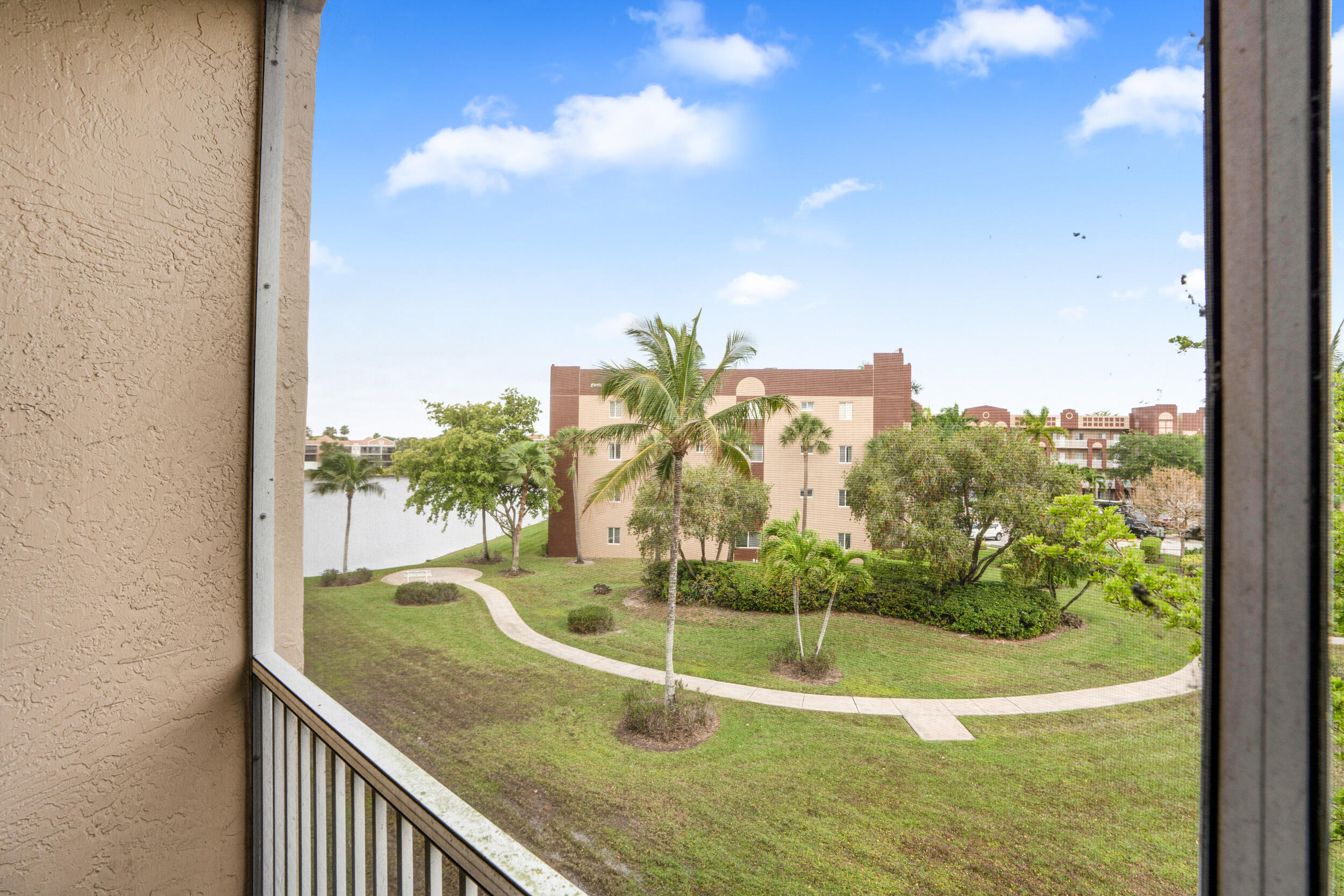 SOUTHAMPTON CONDOMINIUM - Residential
