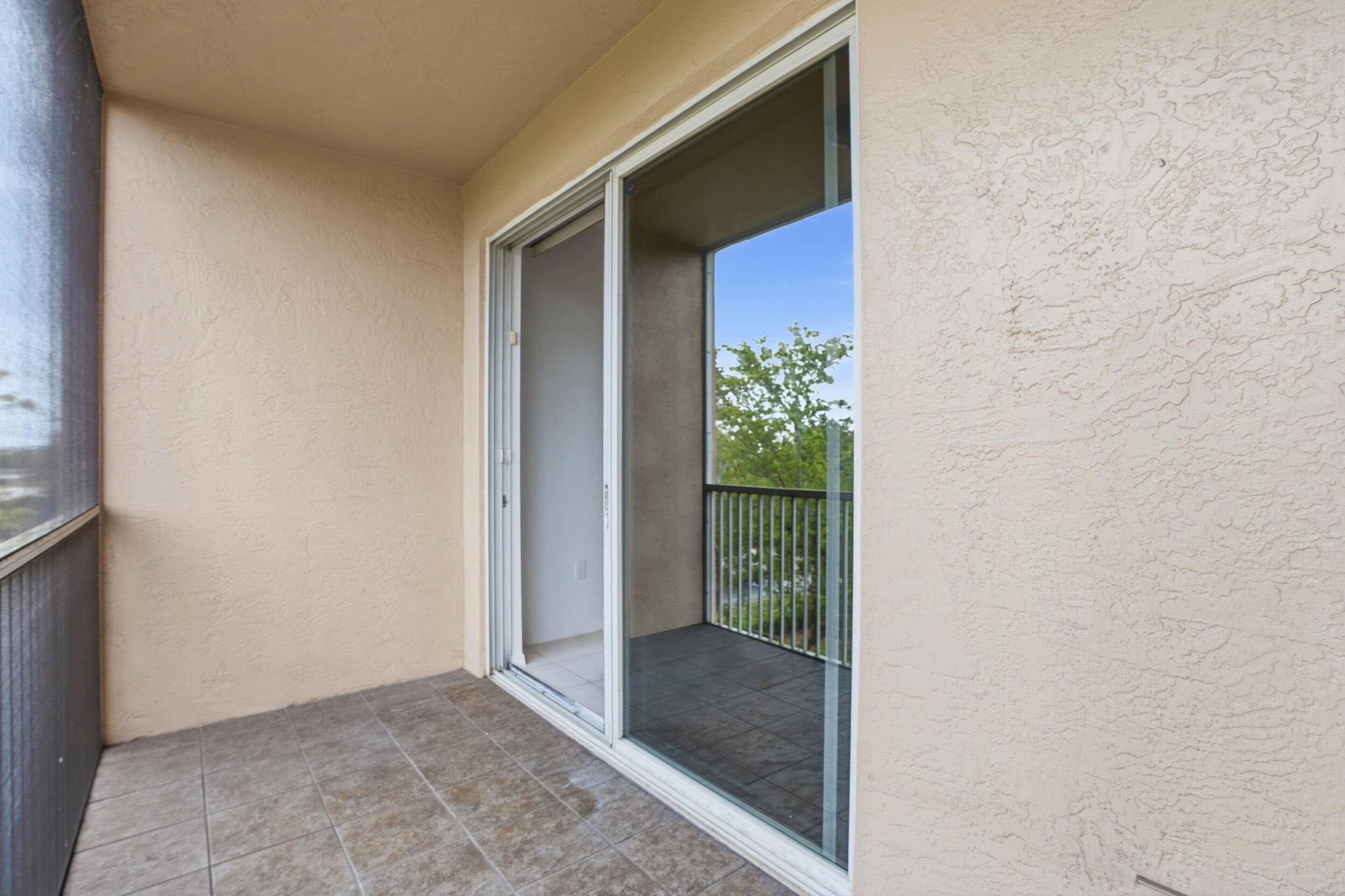 SOUTHAMPTON CONDOMINIUM - Residential