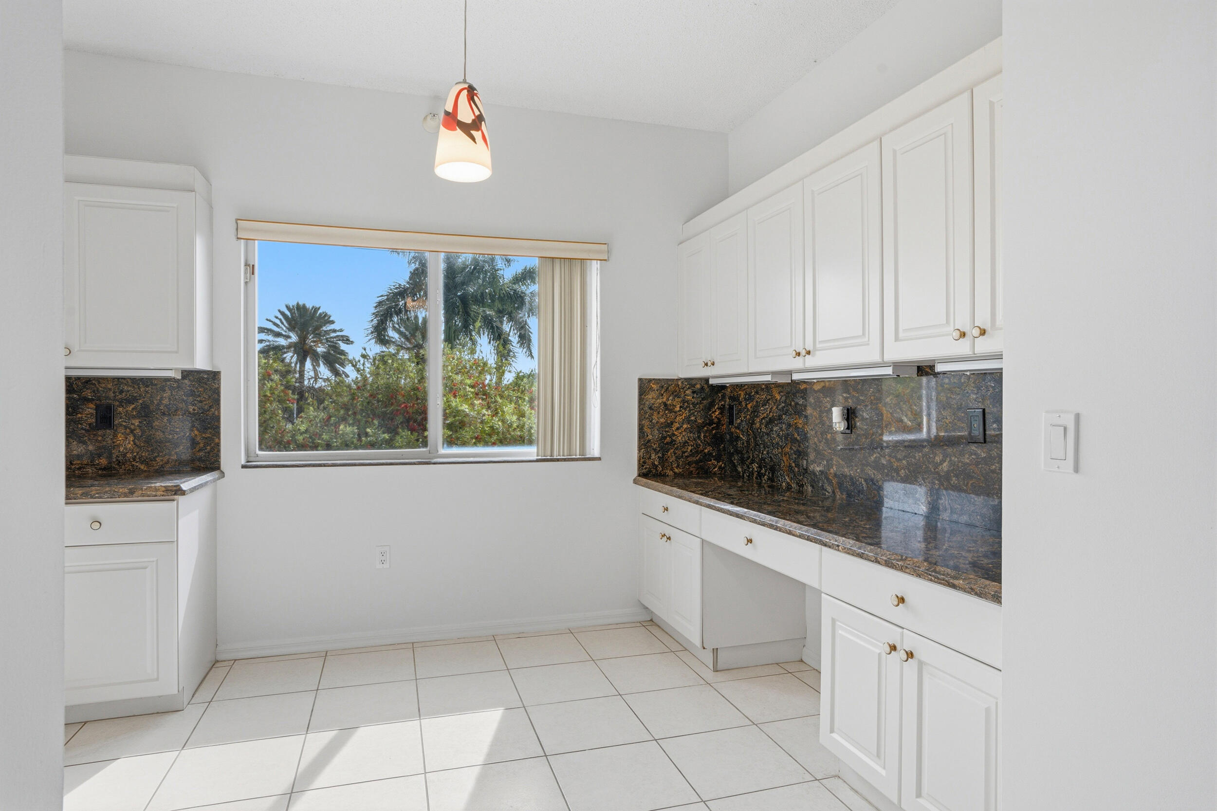SOUTHAMPTON CONDOMINIUM - Residential