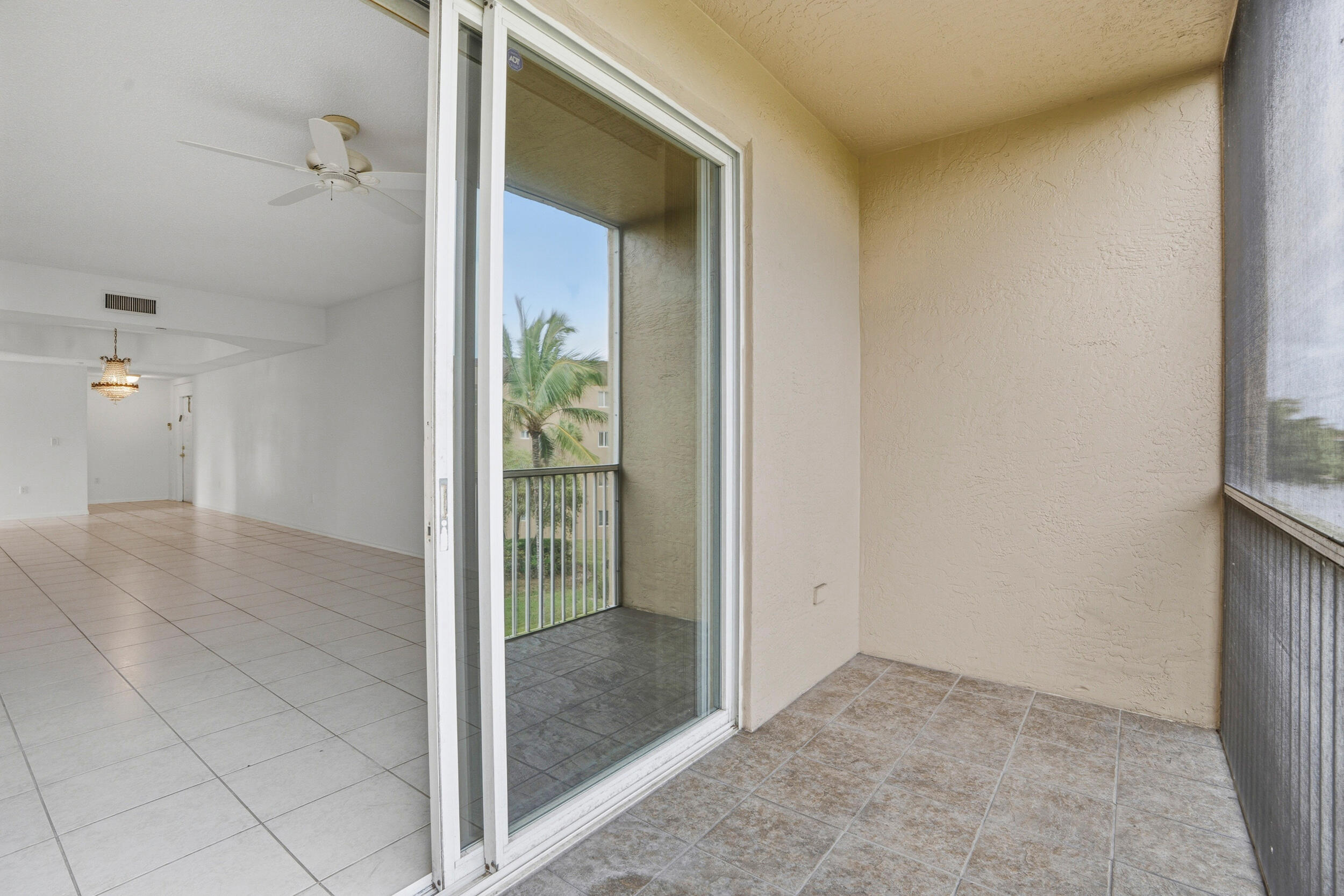 SOUTHAMPTON CONDOMINIUM - Residential