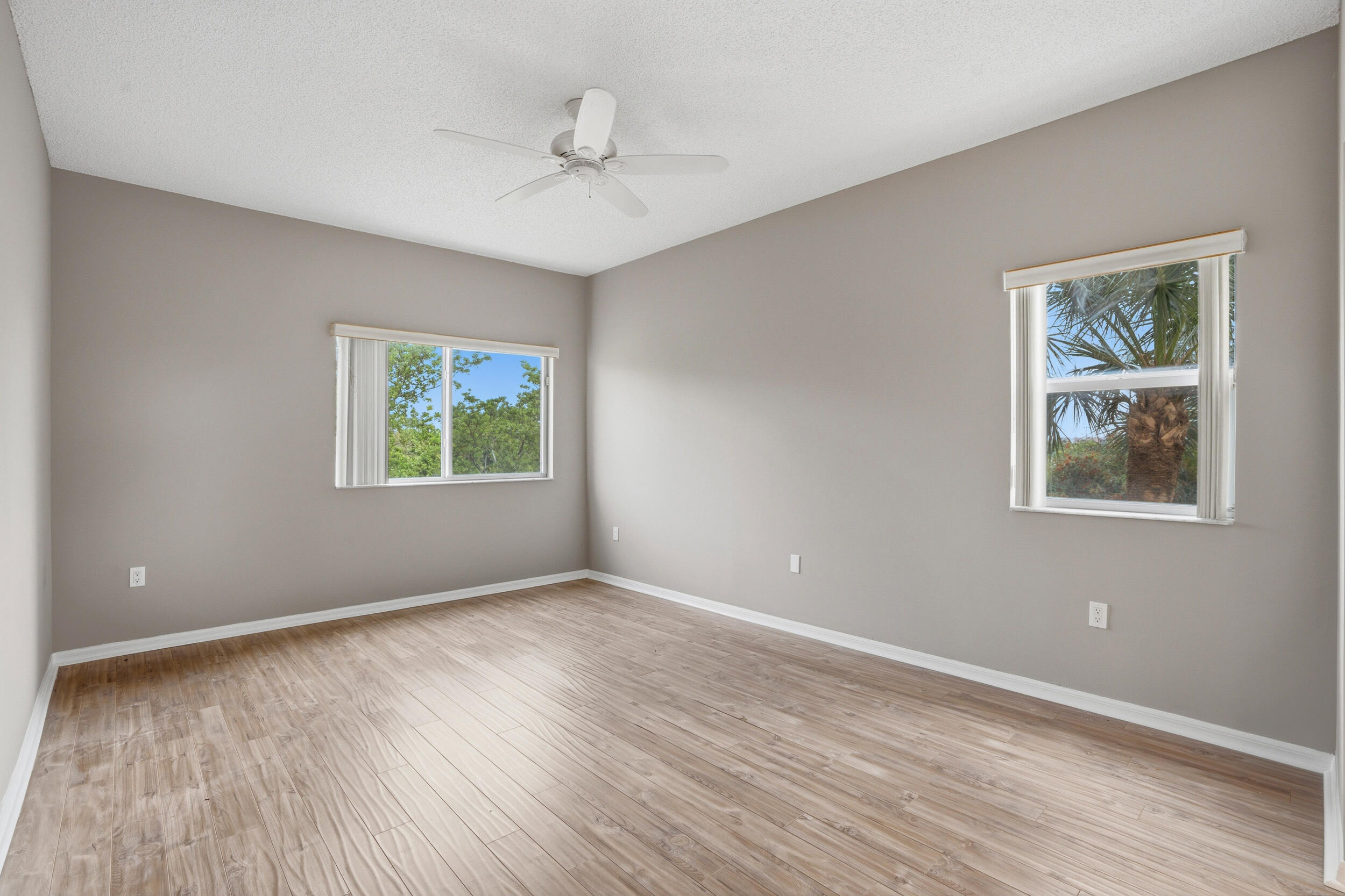 SOUTHAMPTON CONDOMINIUM - Residential