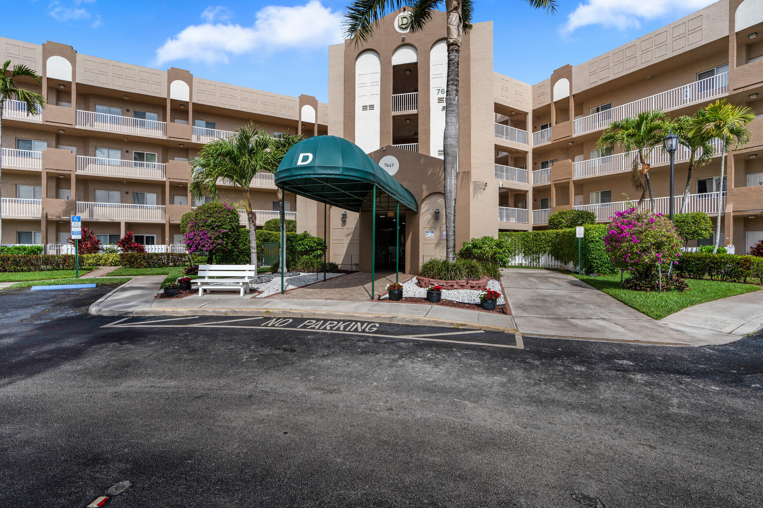 SOUTHAMPTON CONDOMINIUM - Residential