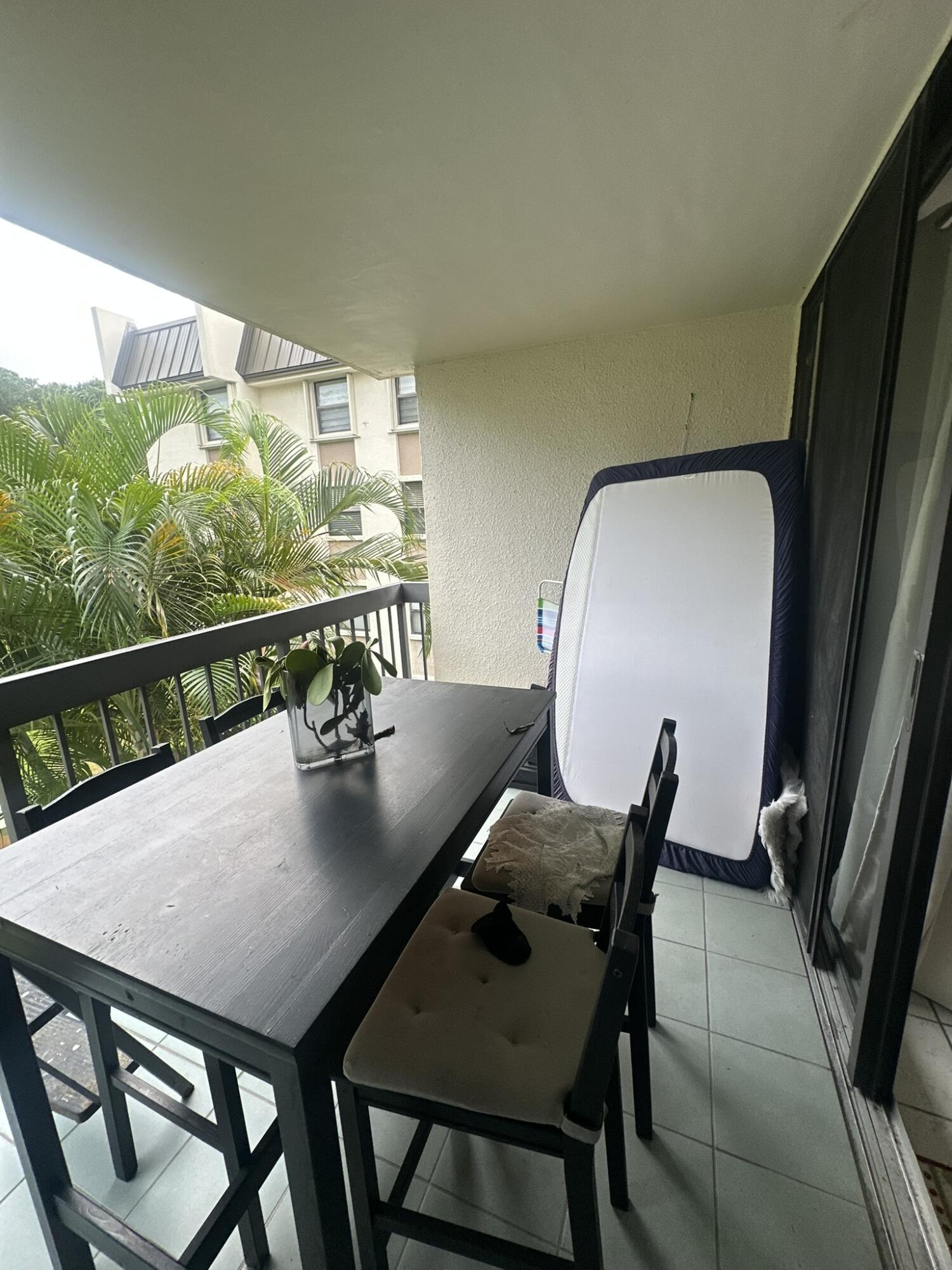 GREENGLADES CONDO IV - Residential