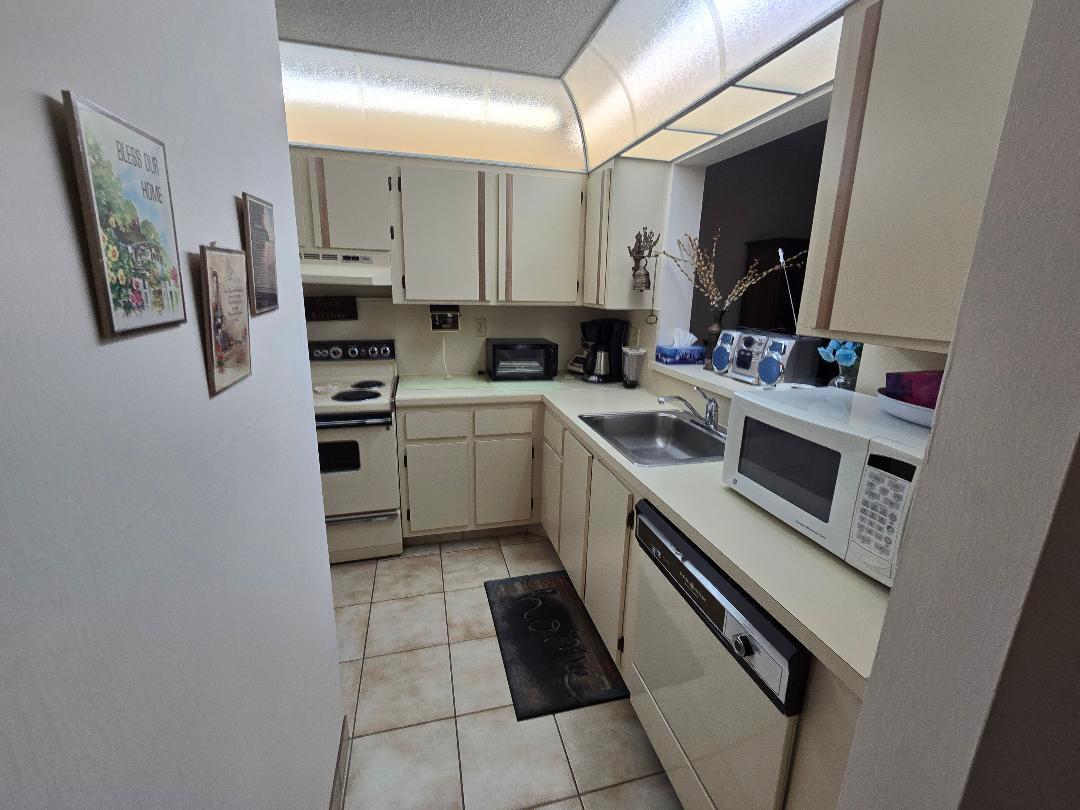 PALM GREENS AT VILLA DEL RAY CONDO - Residential