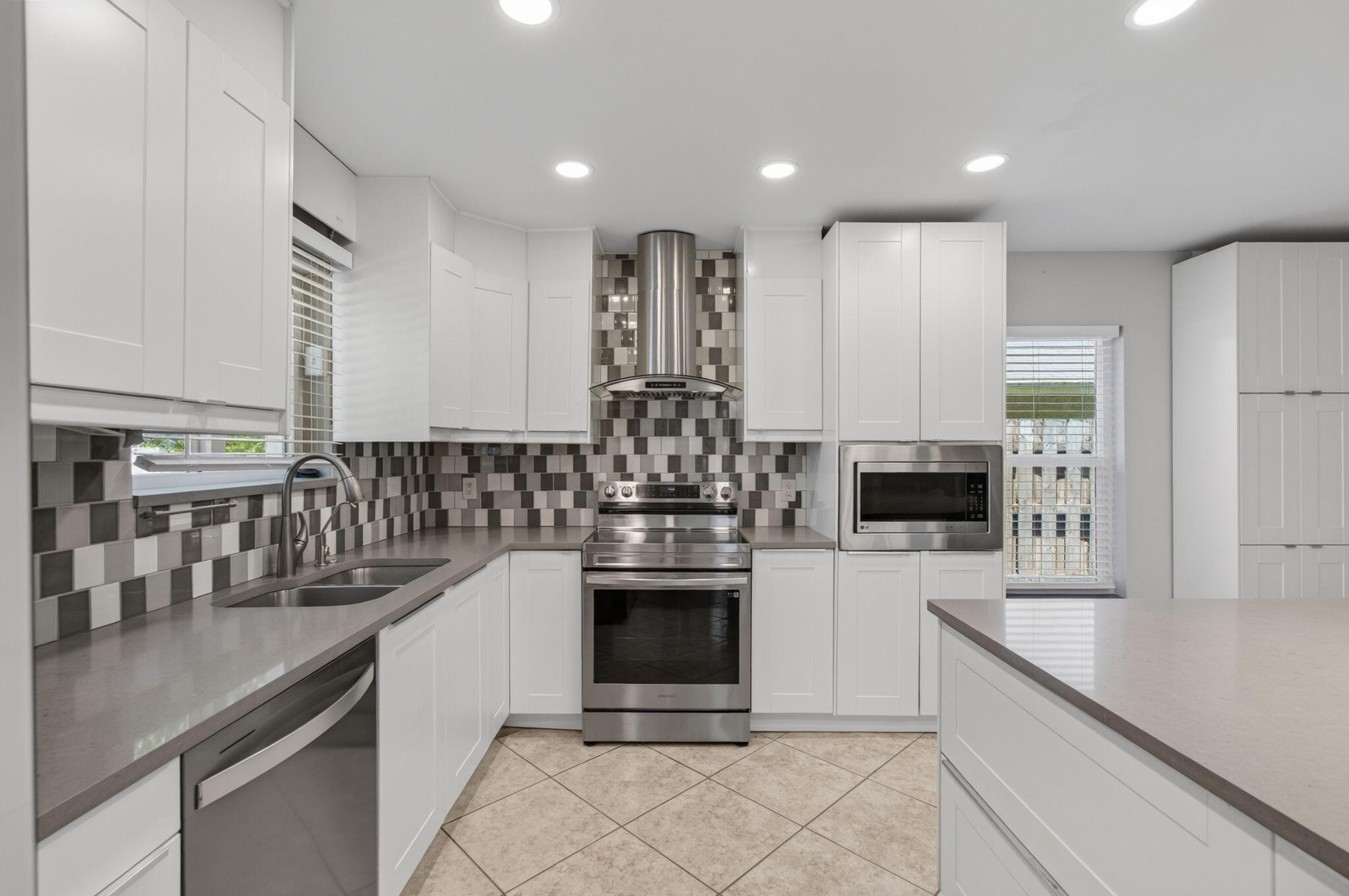 SOUTHRIDGE - Residential
