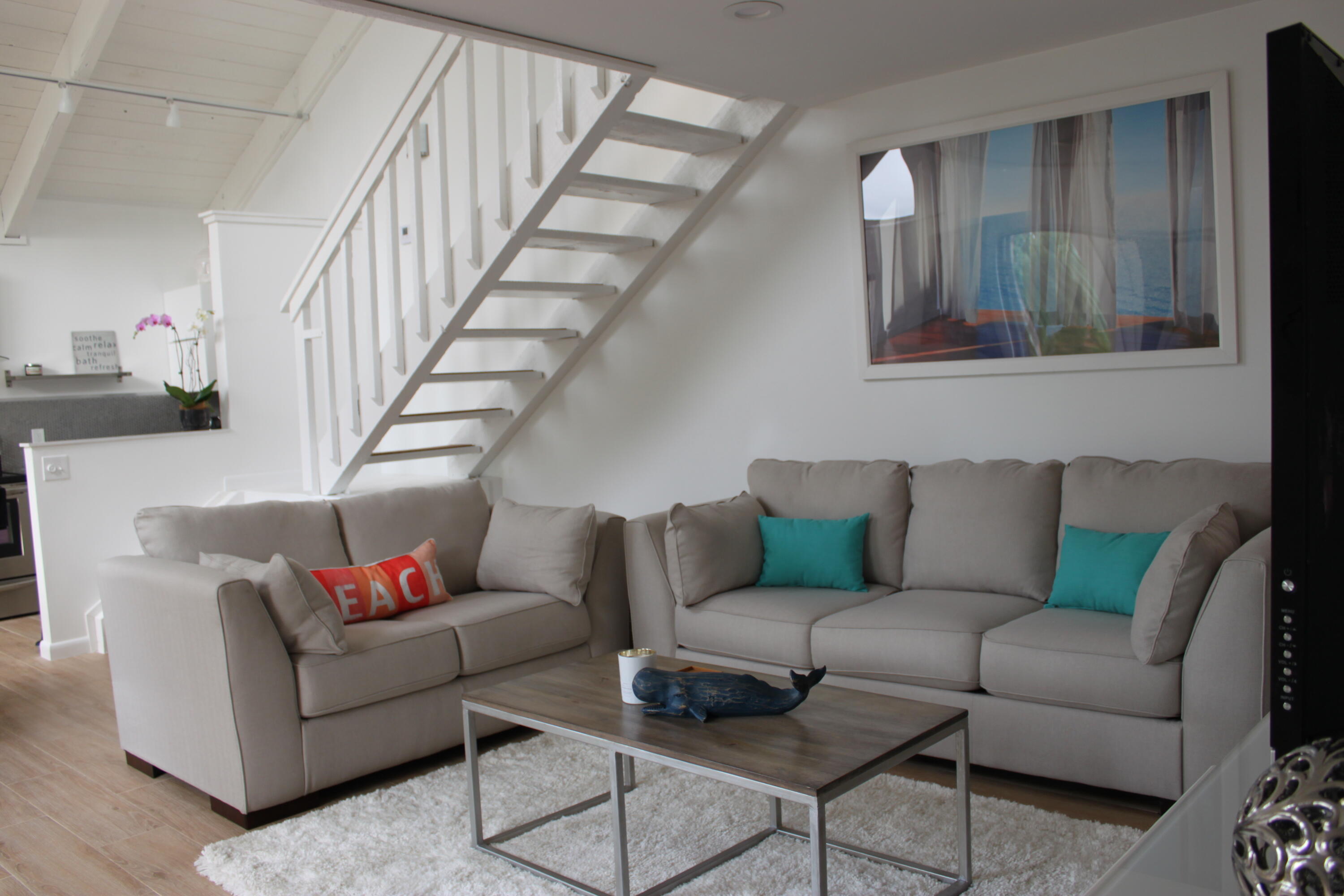 SUPER CUTE SEALOFTER READY TO BE YOUR LITTLE SLICE OF PARADISE WITHIN WALKING DISTANCE TO JUPITER BEACH,HARBOURSIDE AND THE RIVERWALK DISTRICT.
PET FRIENDLY NEIGHBOURHOOD WITH 2 COMMUNITY POOLS AND A CLUBHOUSE