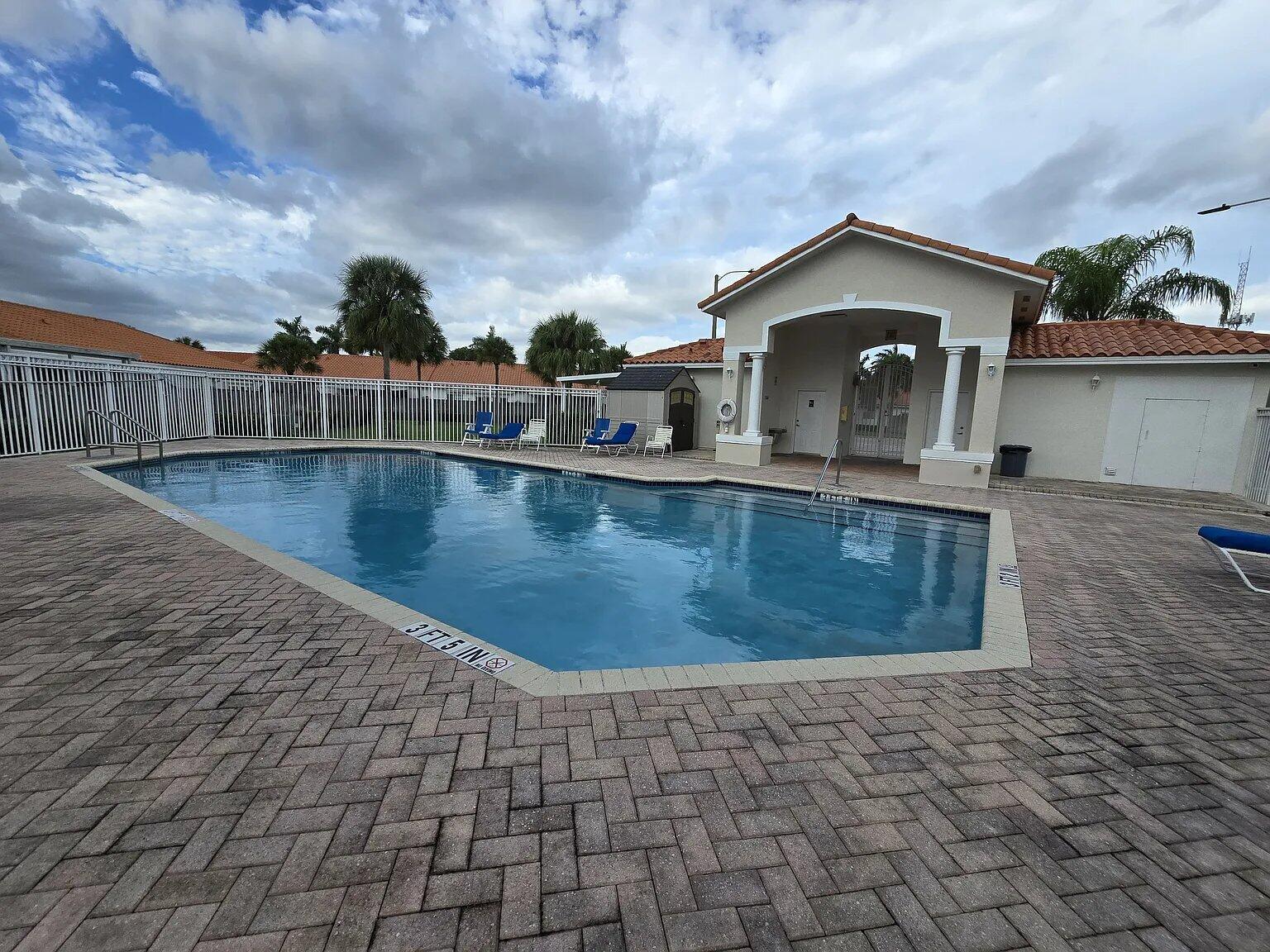 EUREKA PALM GARDEN - Residential