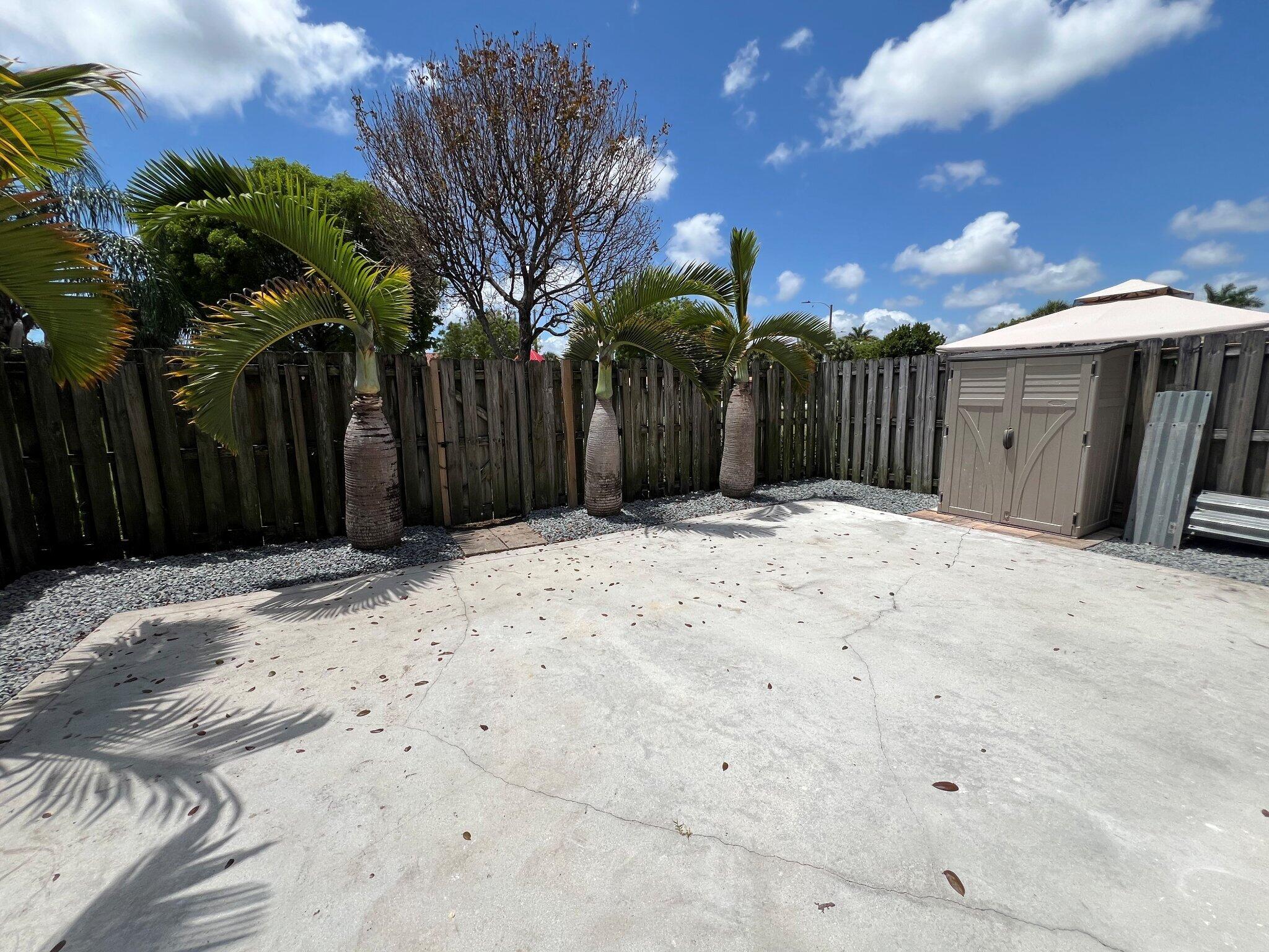 EUREKA PALM GARDEN - Residential
