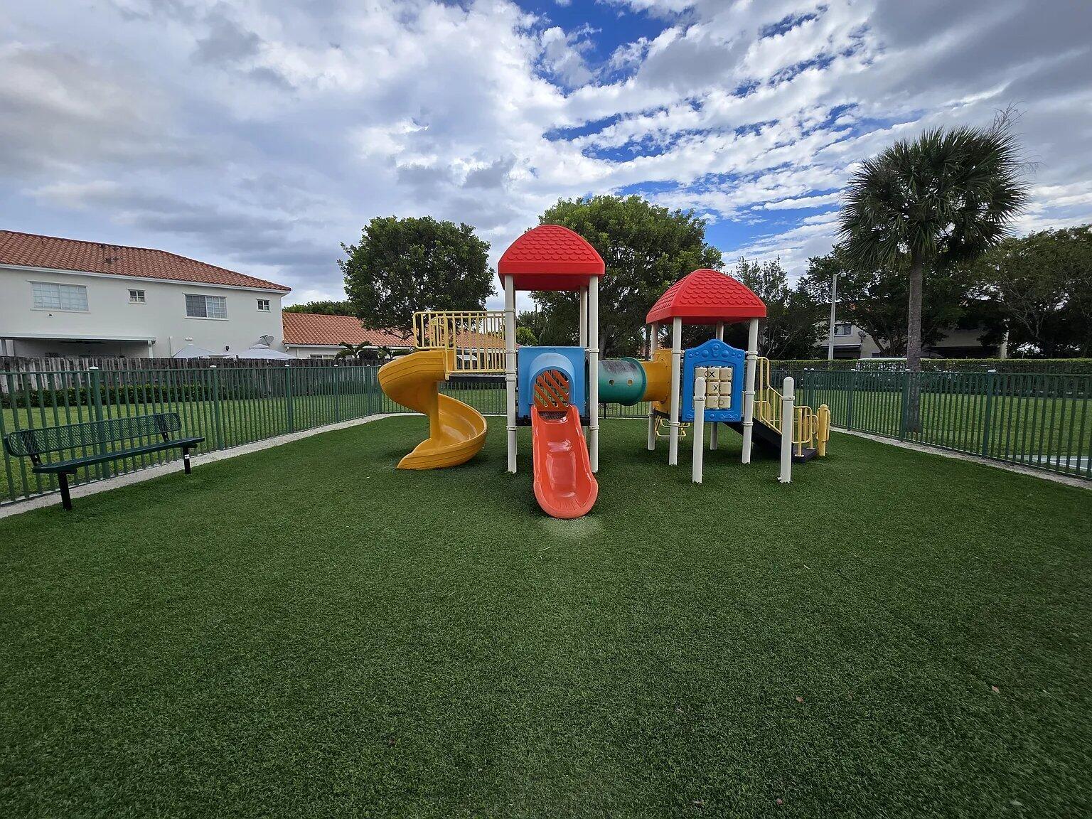 EUREKA PALM GARDEN - Residential