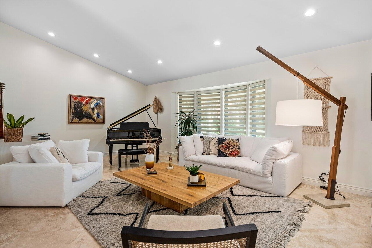 WOODFIELD HUNT CLUB - Residential