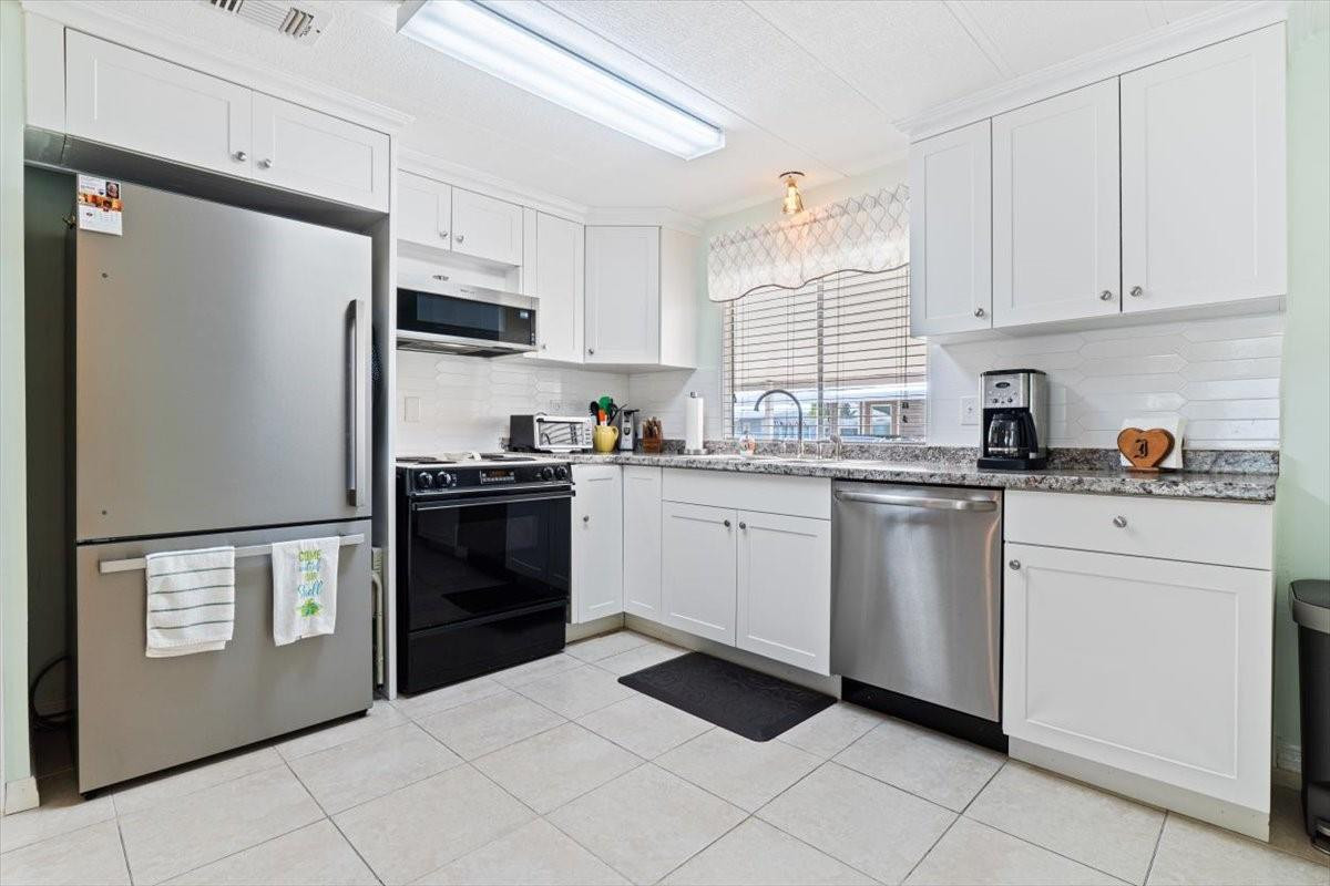 HIGHLAND MEADOWS ESTATES WEST - Residential