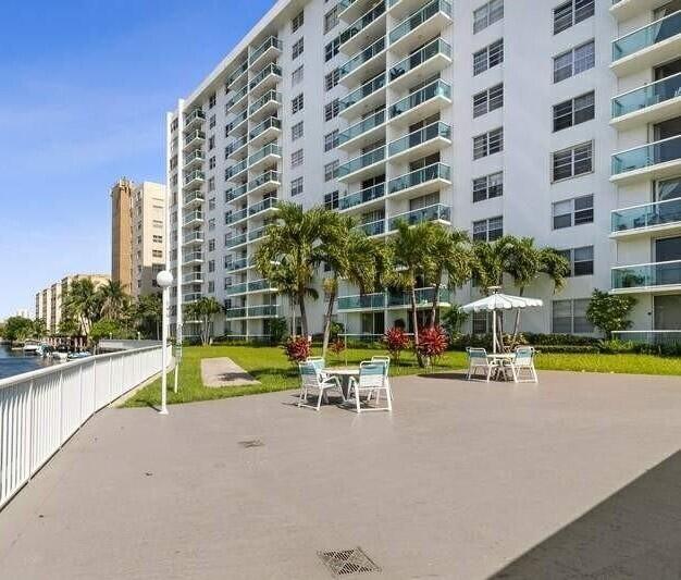 Welcome to this huge 2-bedroom, 2-bathroom waterfront condo located in the lovely Stratford House Condo in North Miami Beach. This thoughtfully designed residence spans 1,145 square feet of finished living space, offering comfortable proportions and functional layouts. Positioned on the 9th floor, this unit captures the essence of elevated waterfront living with exceptional natural light and air flow. The waterfront location provides residents with direct access to the water's edge, creating a serene backdrop for everyday living.  Condo needs some TLC, but the view is priceless!