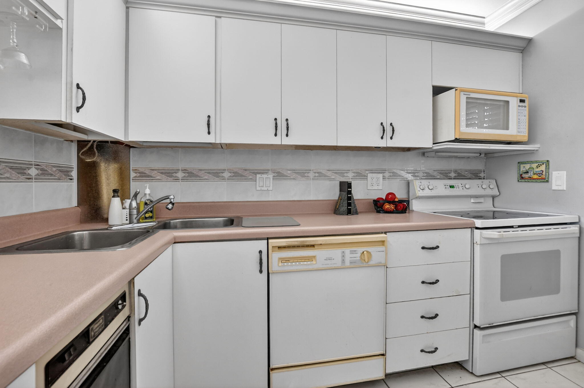 RIVER HOUSE TOWERS CONDO - Residential