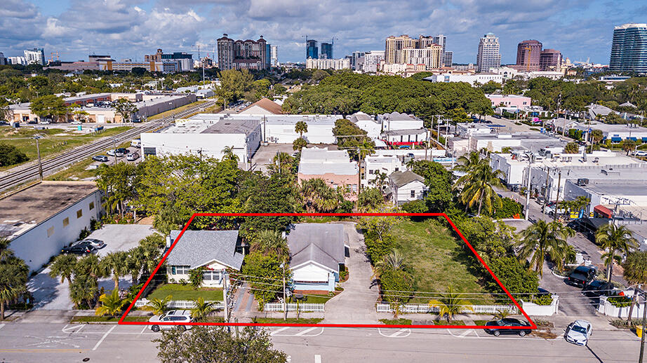 This listing includes three contiguous 125'x50'  lots: 415, 421 and 423 Flamingo Drive. The total combined lot size is 18,750sqft (125'x150')

Excellent residential or commercial development opportunity across from the entrance to The Greene School in the popular Norton District of Flamingo Park. Two of the lots currently have houses operating as vacation rentals and the third lot is vacant. Inquire for detailed information on zoning and potential use.