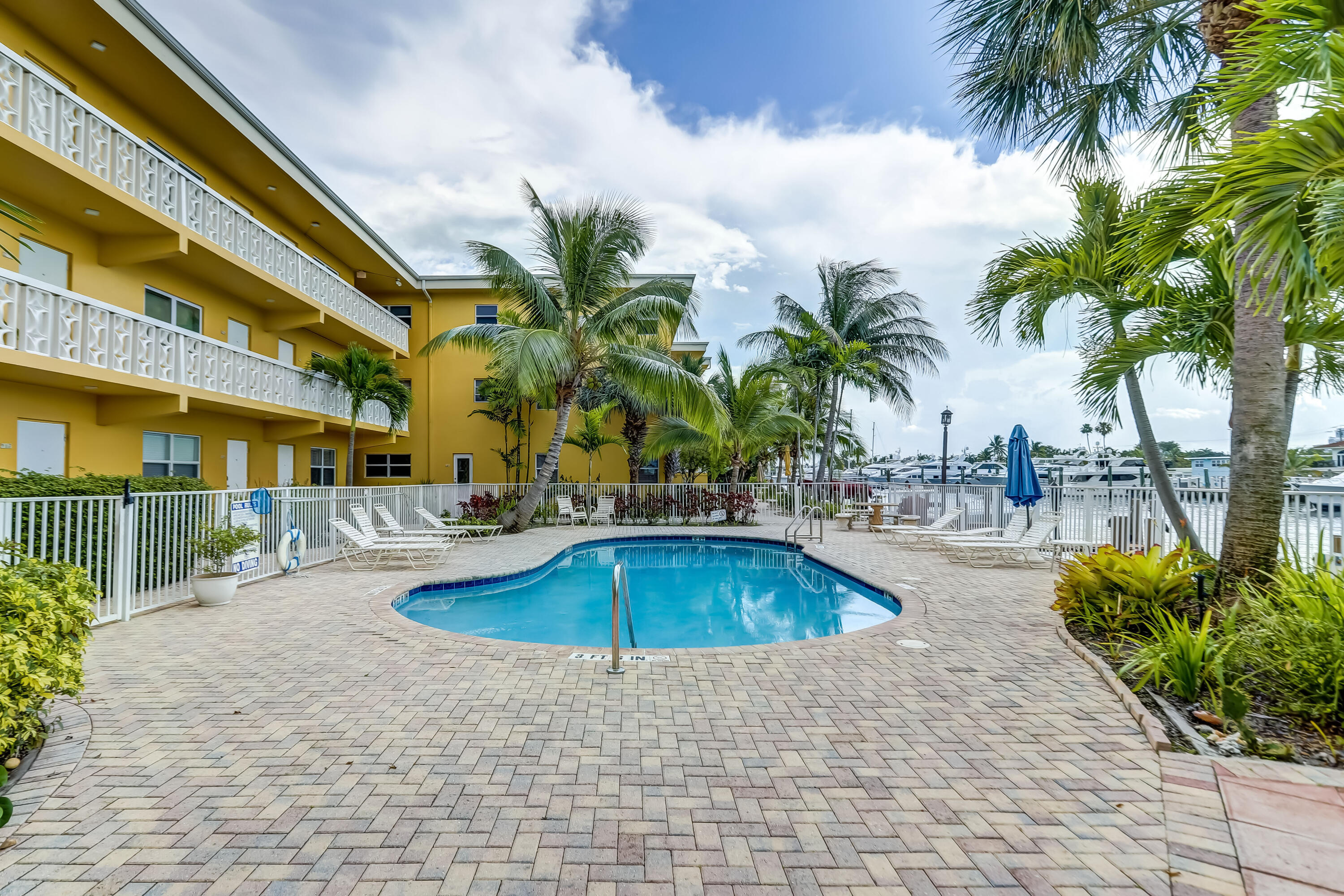 MIDDLE RIVER VILLAS CONDO - Residential Lease