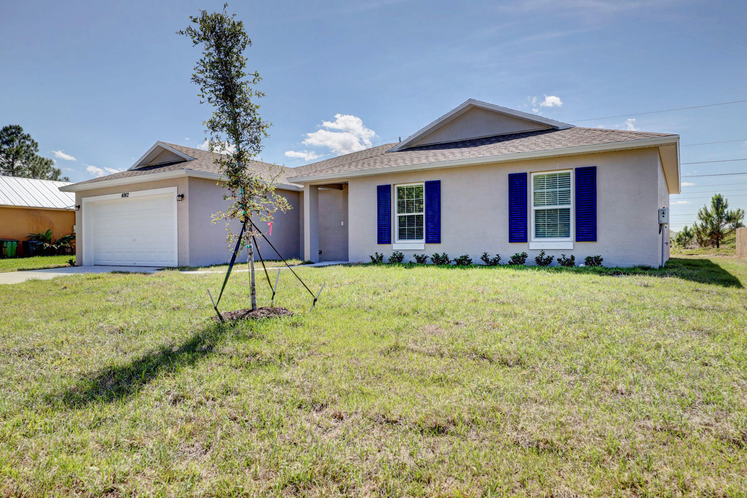PRICE REDUCTION !!THE AMAZING VERONA MODEL BUILT BY AWARD WINNING SYNERGY HOMES. A 4/2/2 WITH 1915 SQ FT OF LIVING AREA. STAINLESS STEEL APPLIANCES. SOLID SURFACE COUNTER TOPS. UPGRADED FLOORING, WASHER AND DRYER INCLUDED. HUGE COVERED PATIO. READY EARLY JUNE 2026