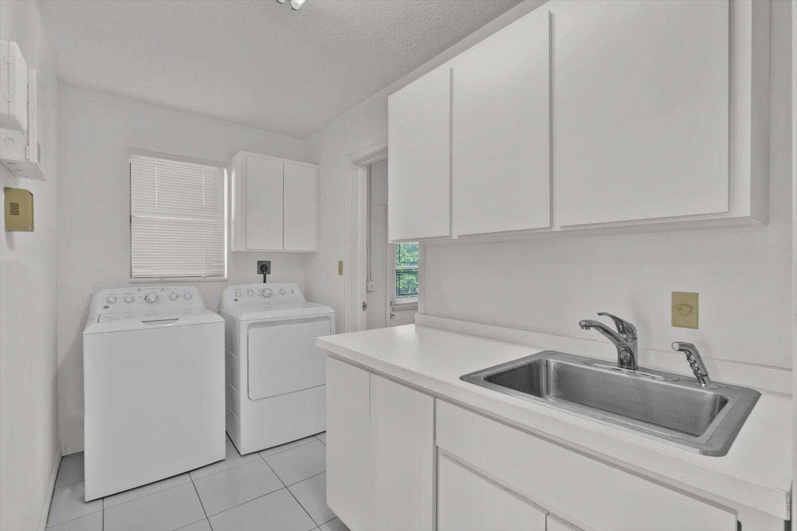 HOLLYWOOD HILLS NORTH SEC ONE - Residential
