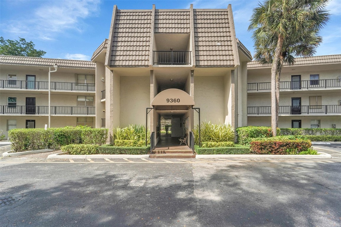 LIME BAY CONDOMINIUM - Residential