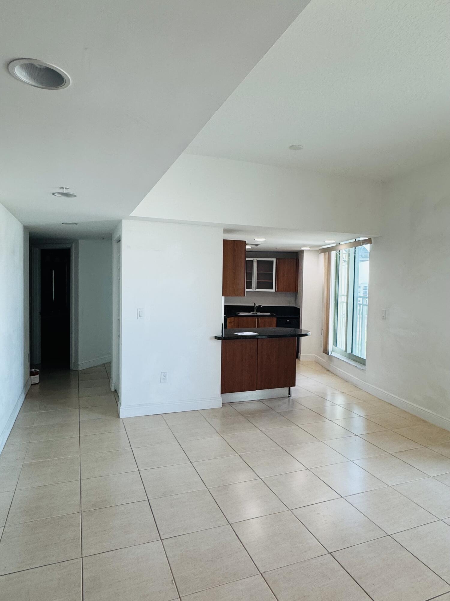 610 CLEMATIS CONDO - Residential