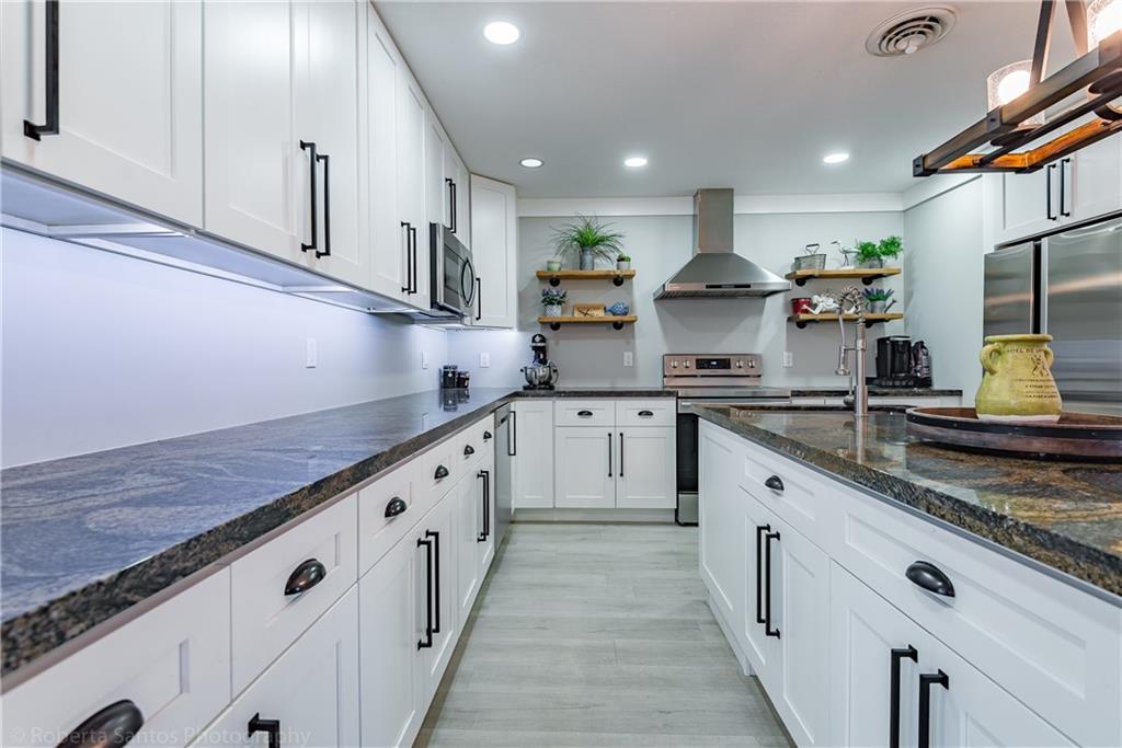 Coral Manor 5th Add 57-35 - Residential