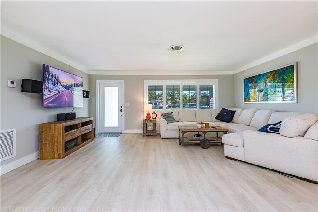 Coral Manor 5th Add 57-35 - Residential