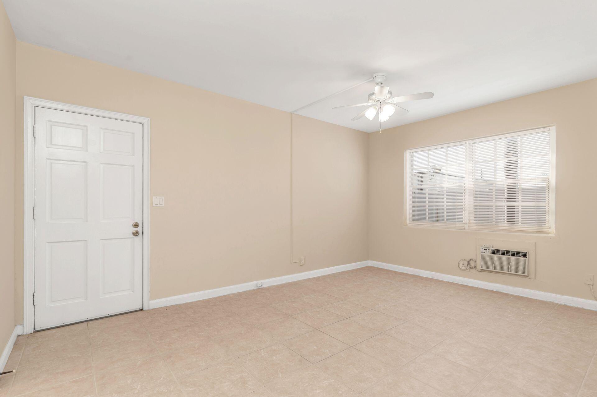 ESTATES OF SOUTH PALM BEACH - Residential