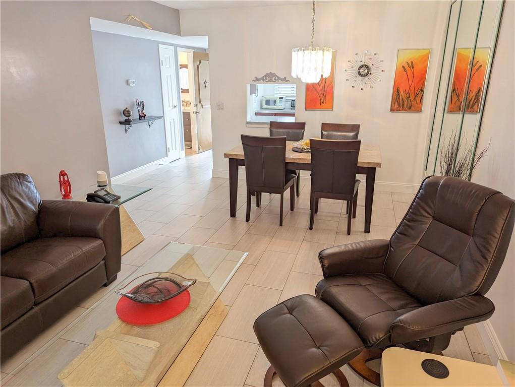 VILLAGE ROYALE ON GREEN - Residential